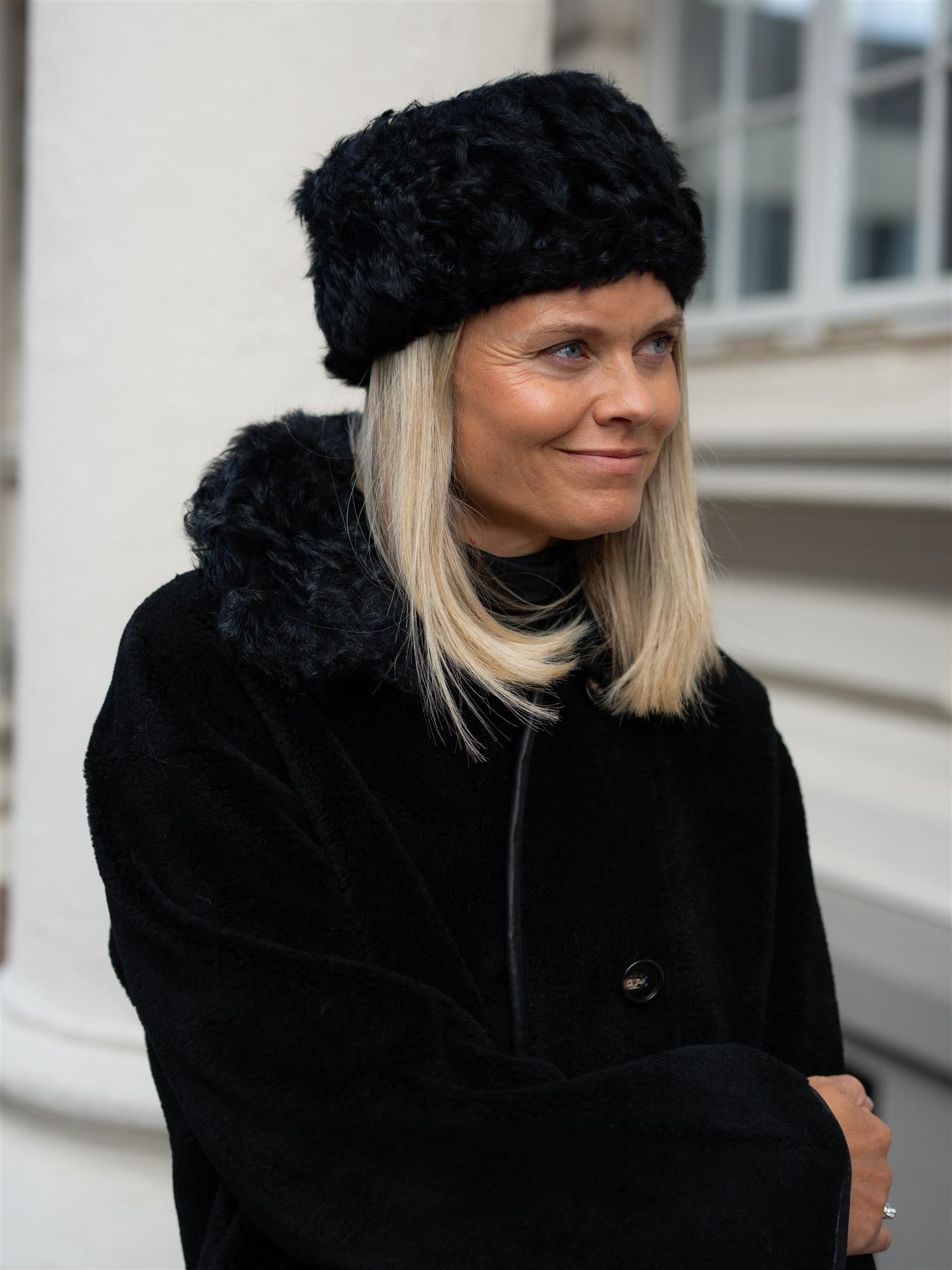 Alessia Shearling Hat Black