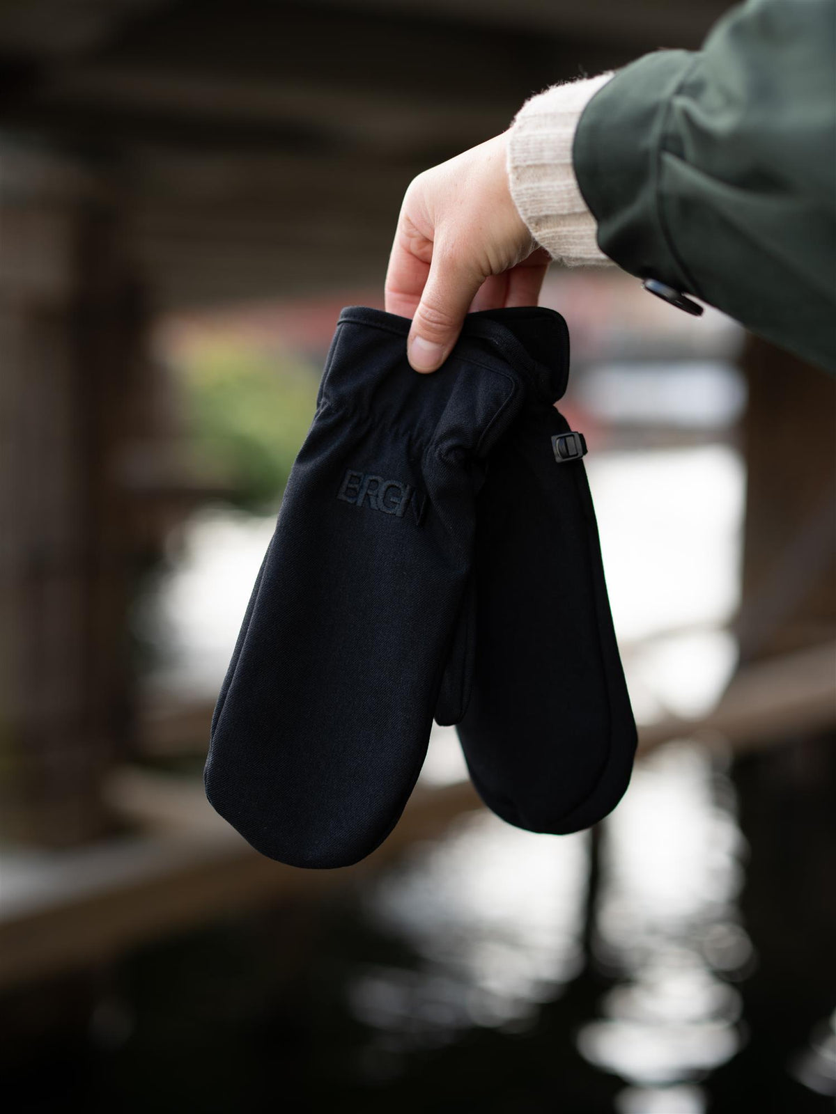 Mittens New Black
