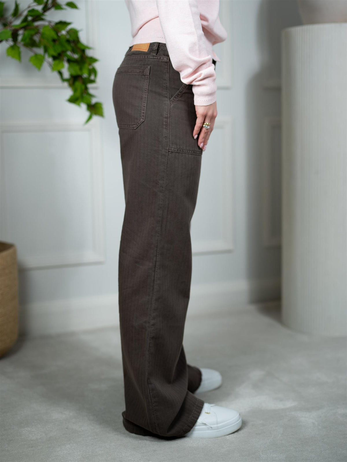 Jeanerica Guell Chevron Brown