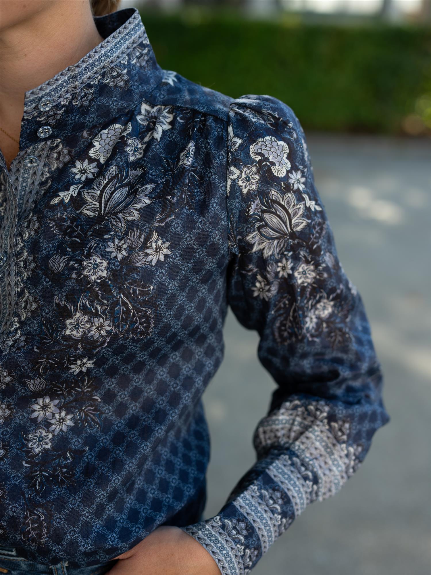 Amelie Blouse With Stand Collar