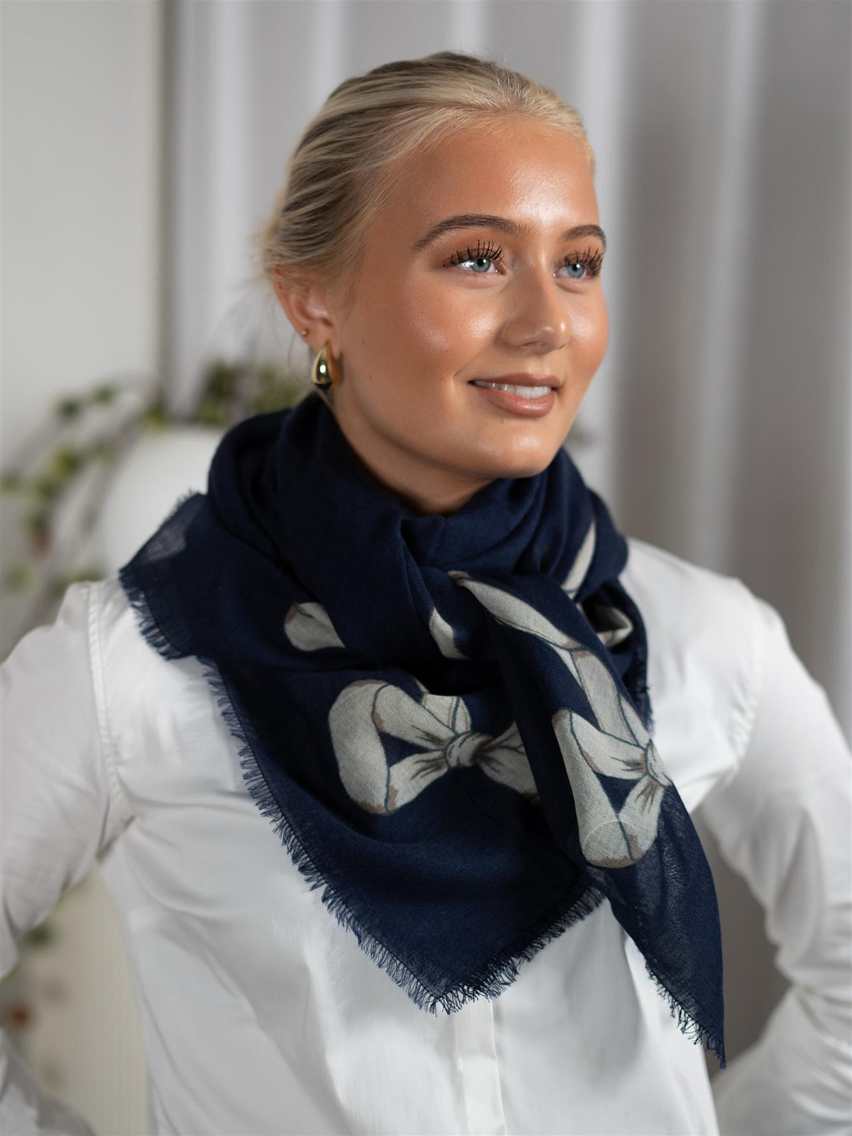 Bowtora Siw Scarf Navy Blue