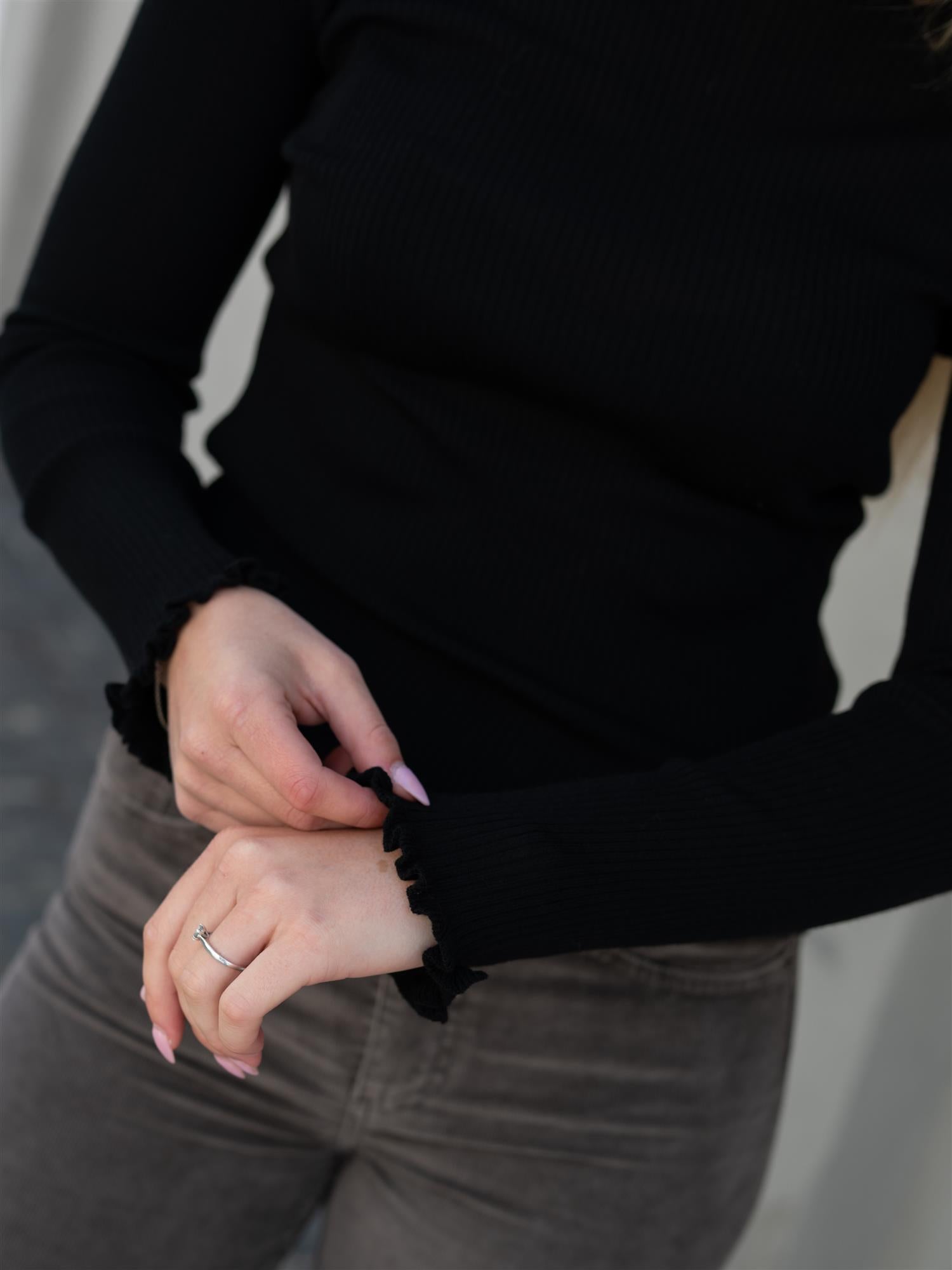 AKS LABEL Manu Merino Sweater Black
