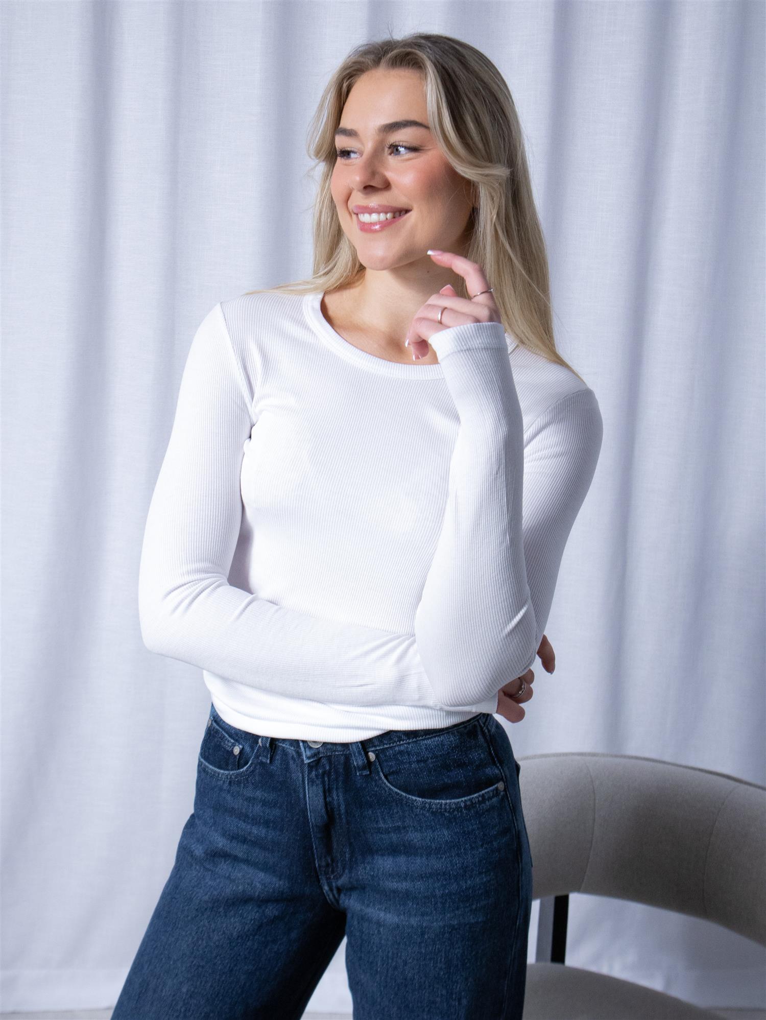Munthe Cutest White