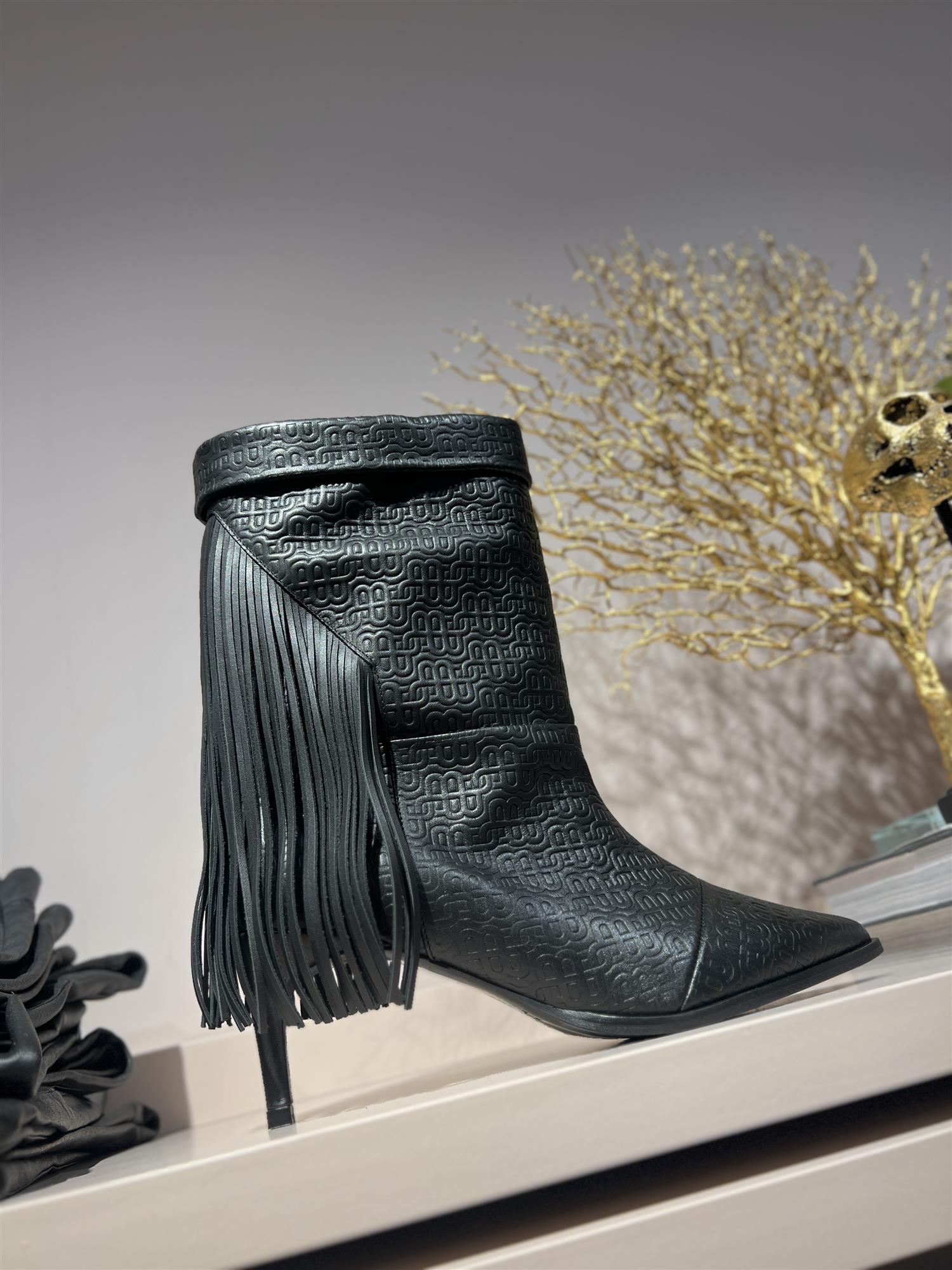 Munthe Taimai Black
