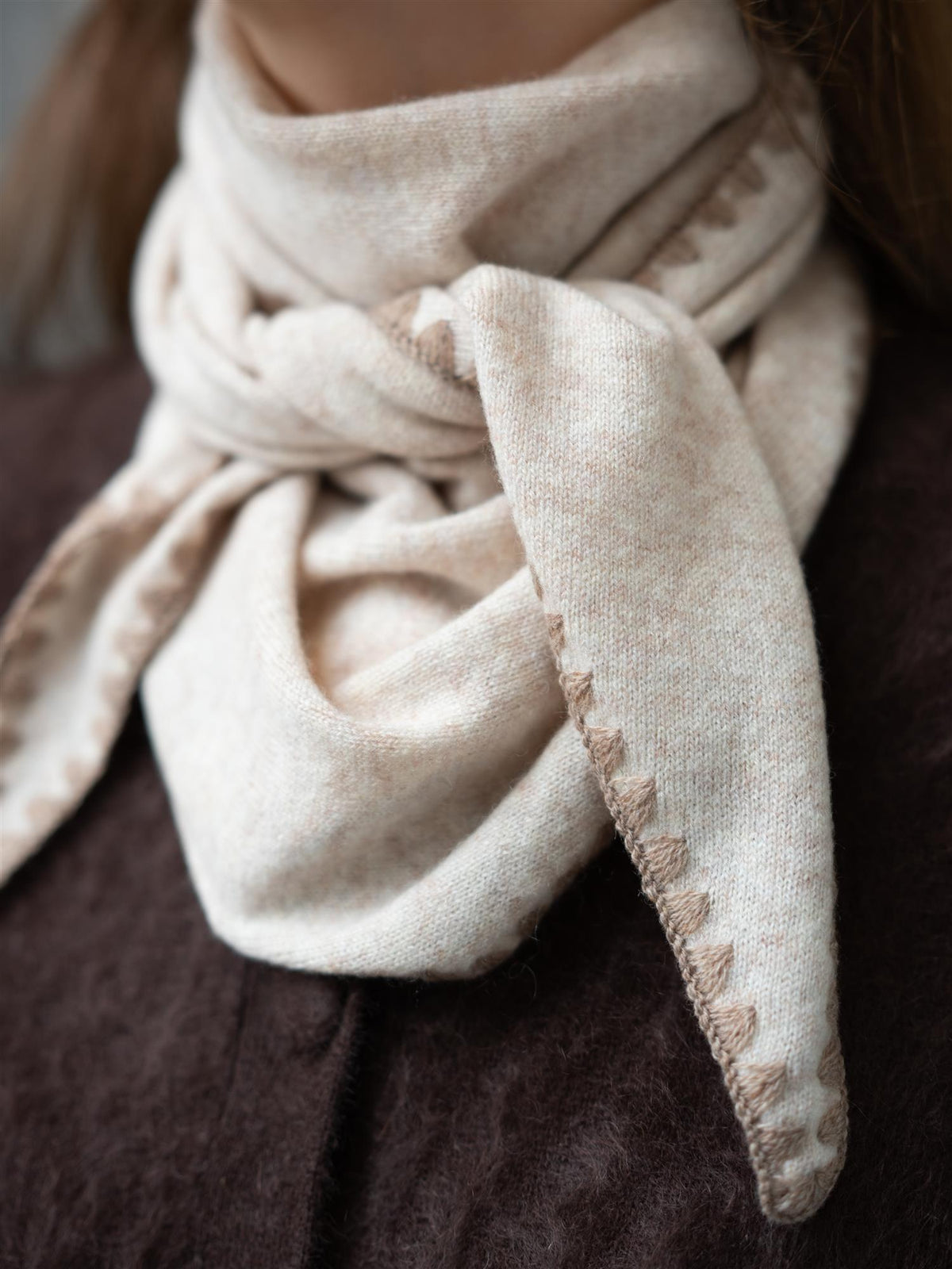 Scarf W Contrat Edges Light Beige