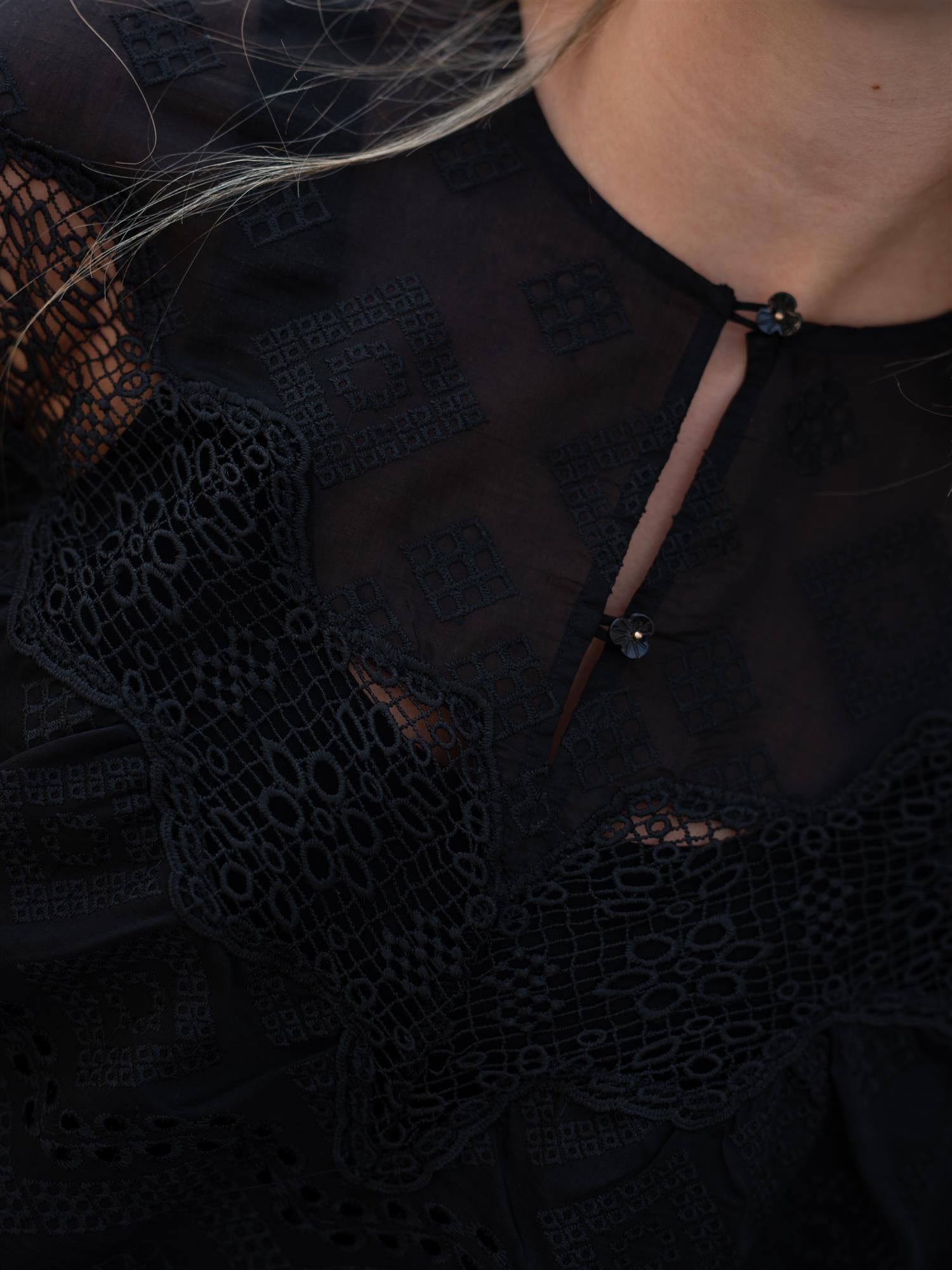 Munthe Valiance Black