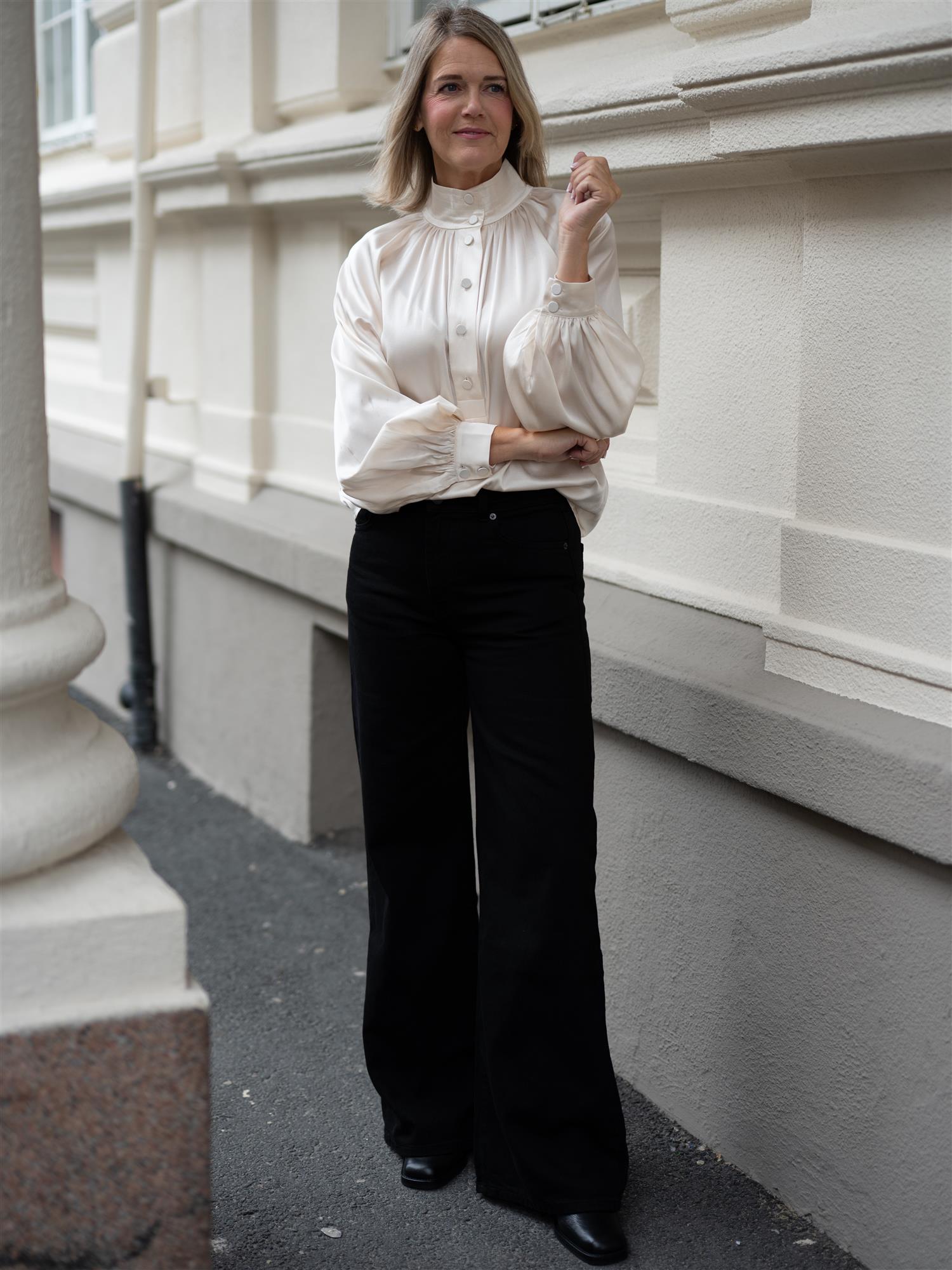 Dea Kudibal Nicola Shirt with sleeve detail Porcelain