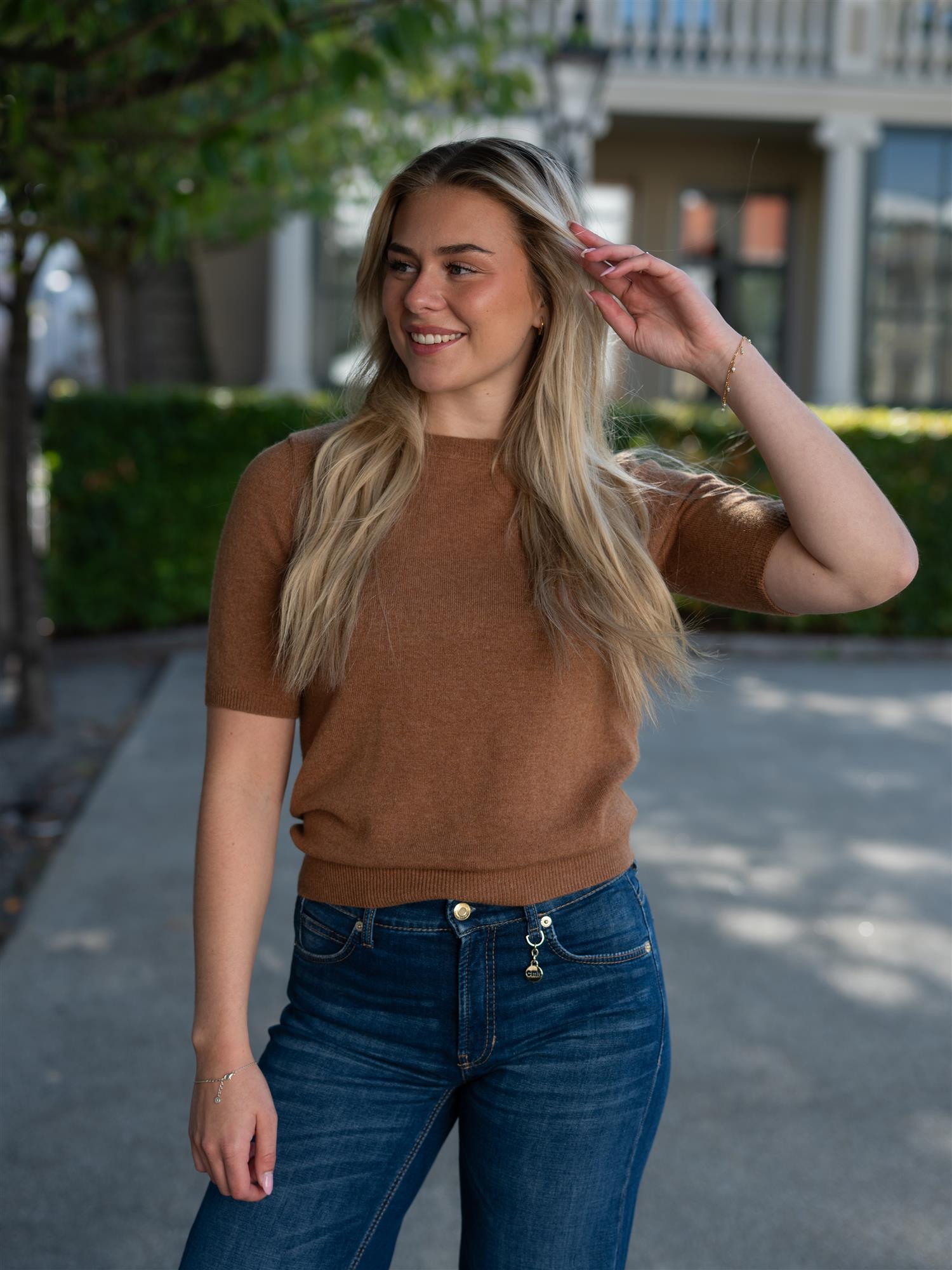 Dear Dharma Marthe Tee Camel