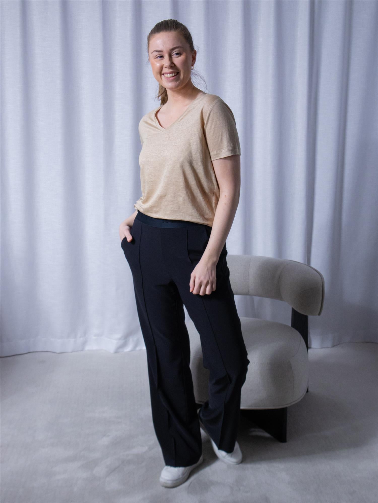 Gant Reg Linen V-Neck SS T-Shirt Dry Sand