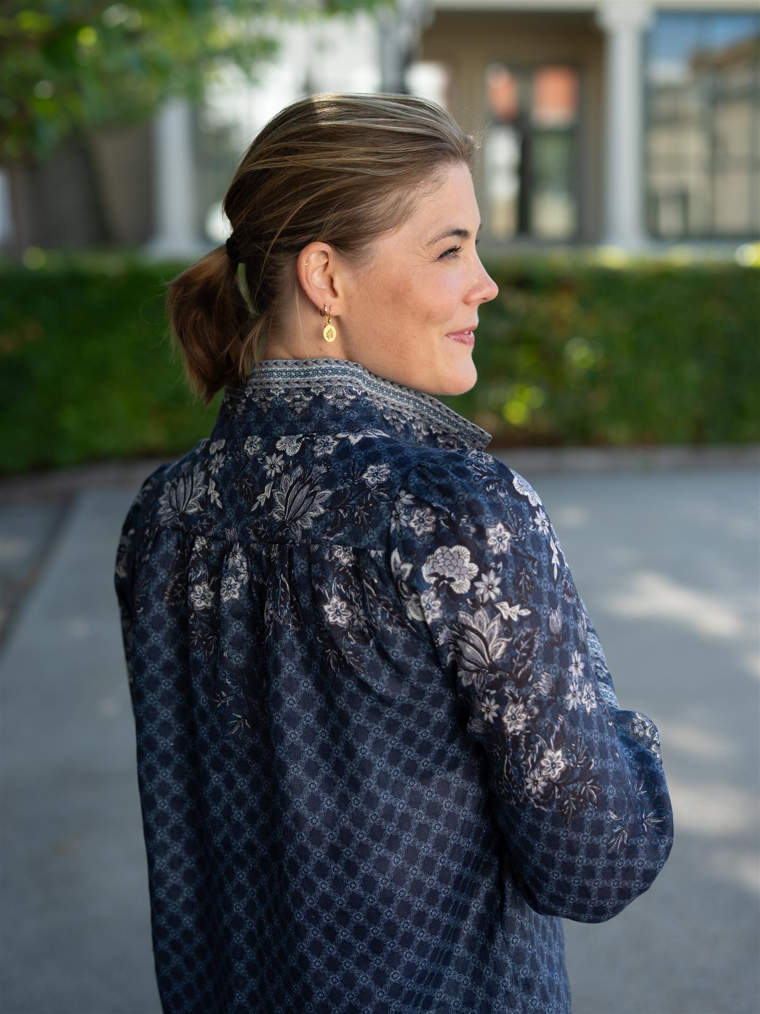 Amelie Blouse With Stand Collar