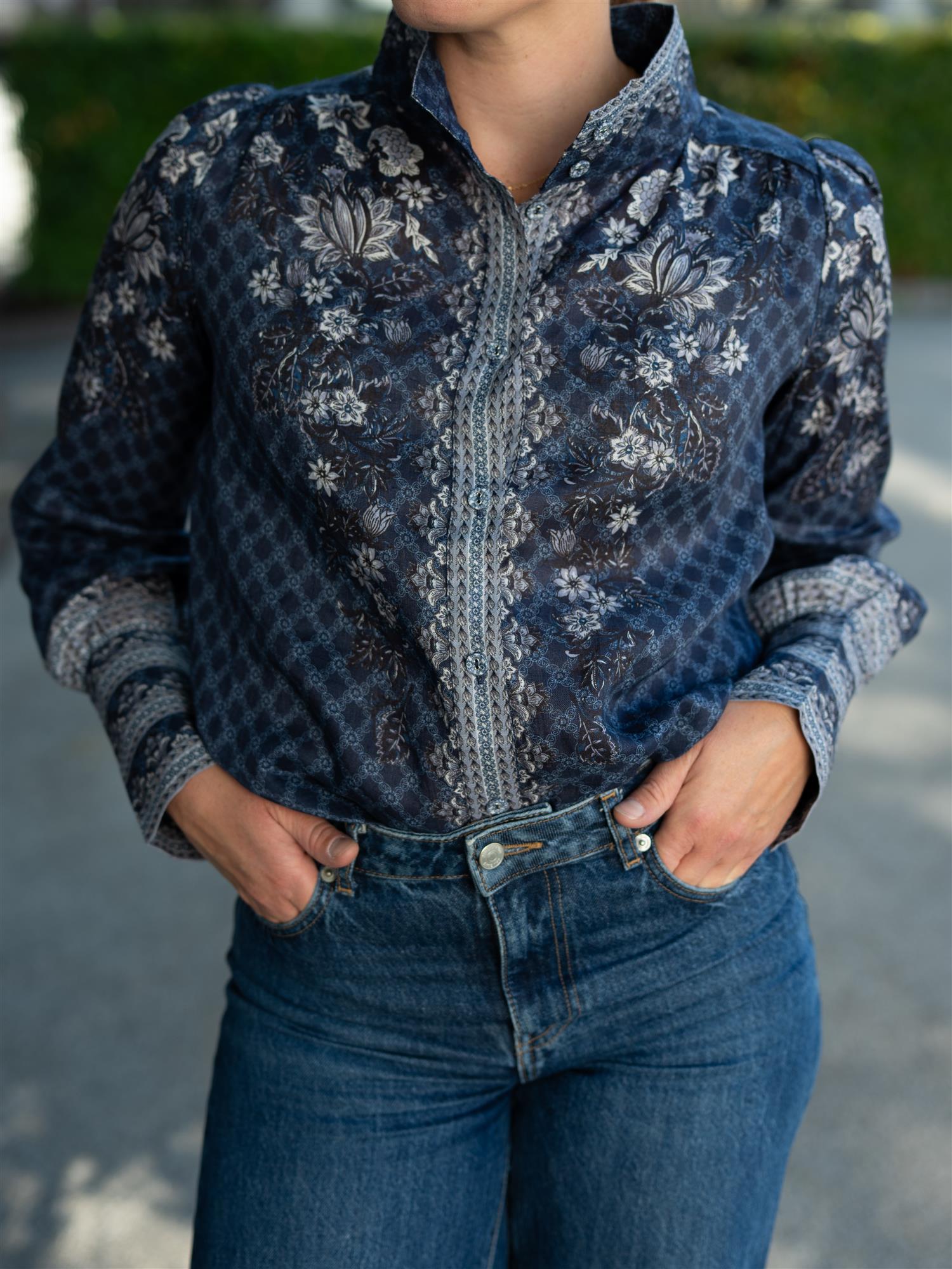 Amelie Blouse With Stand Collar