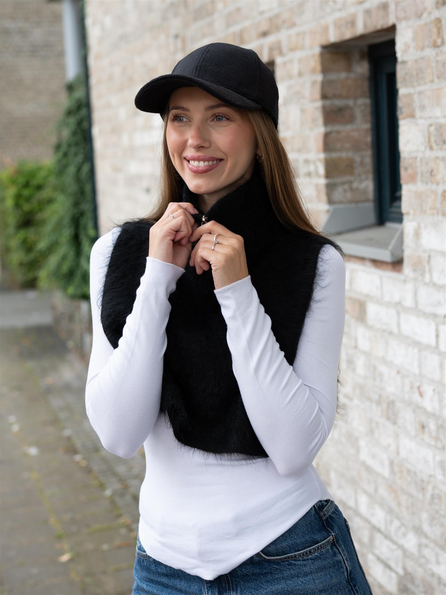 Belinda Chunky High Neck Black
