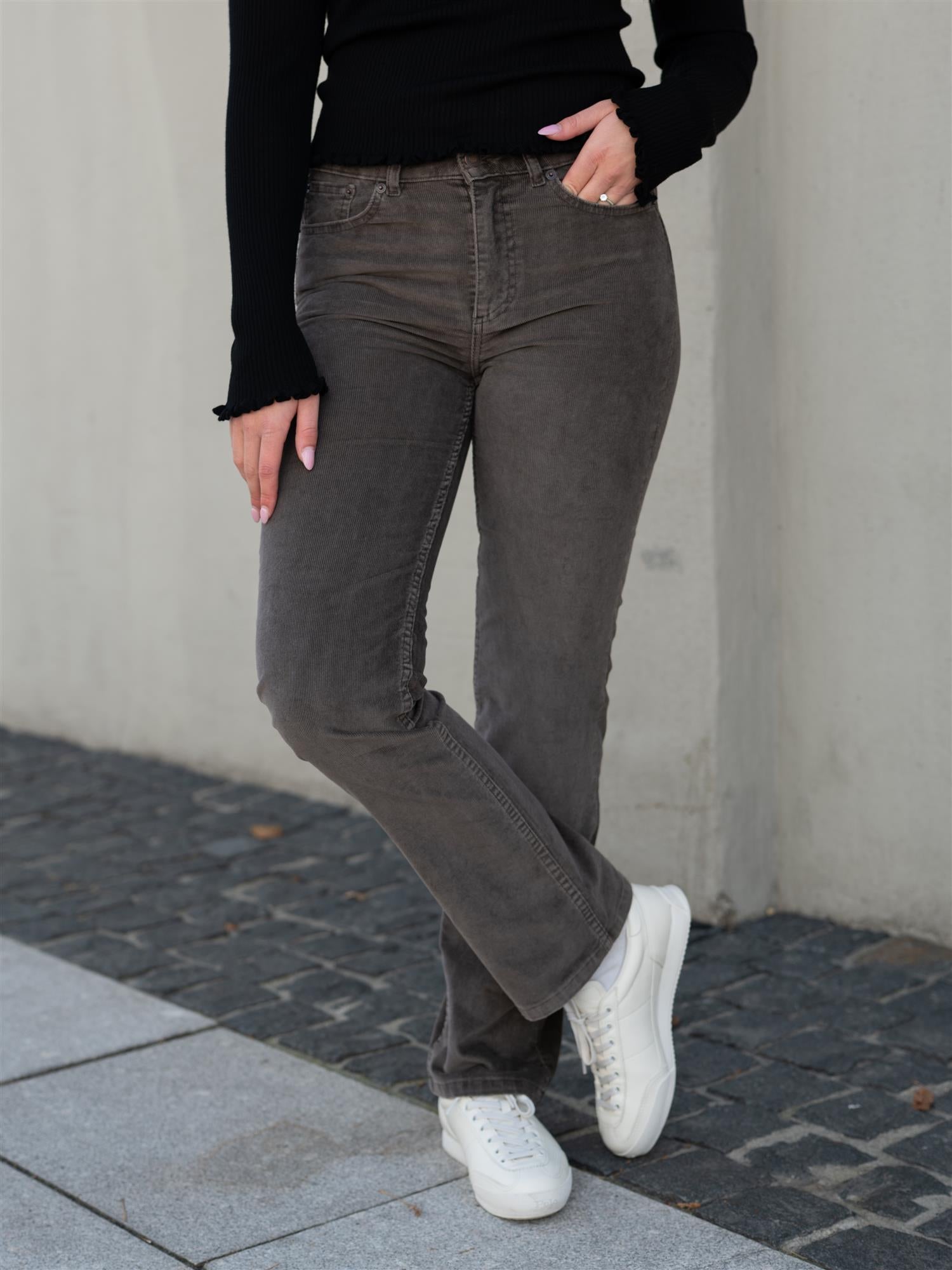 Jeanerica Arc Brown Corduroy