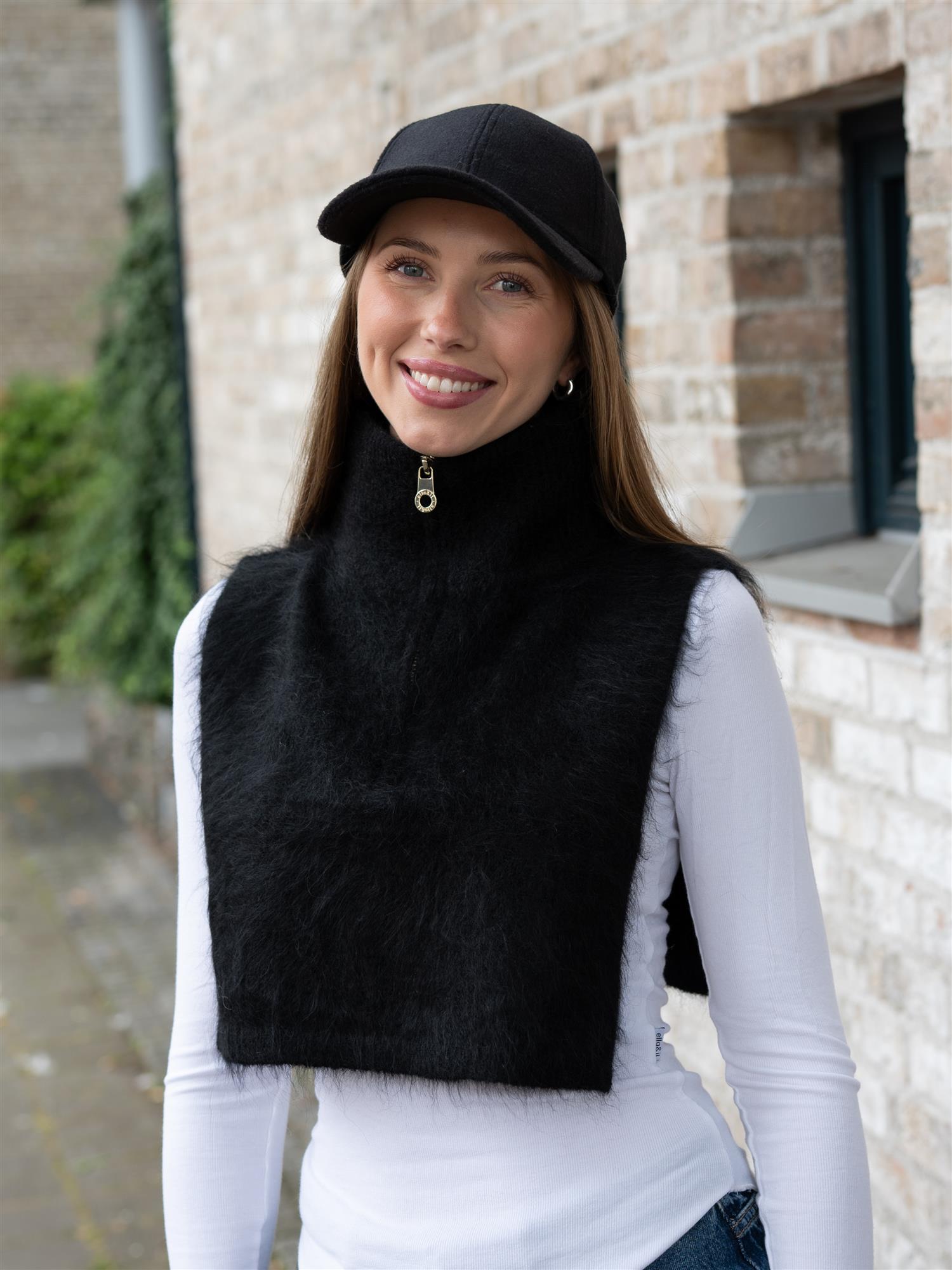 Belinda Chunky High Neck Black