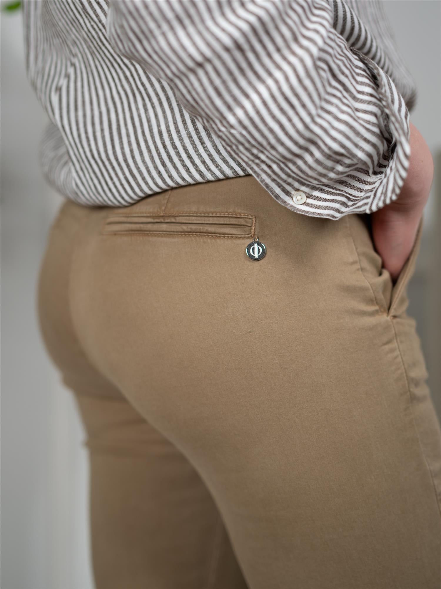Pieszak Anika Support Cropped Chino Lead Brown