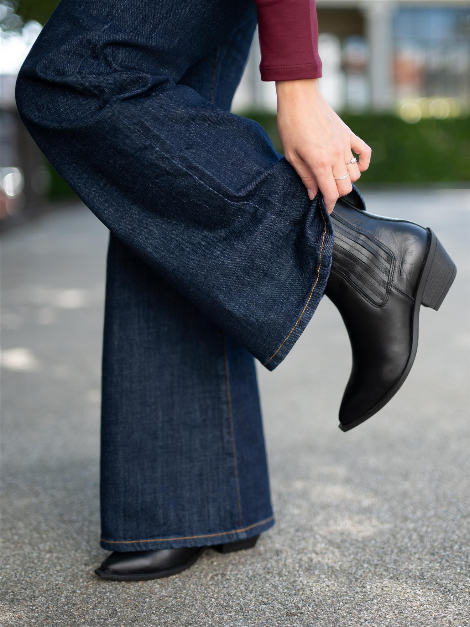 Sleek Boot New Black