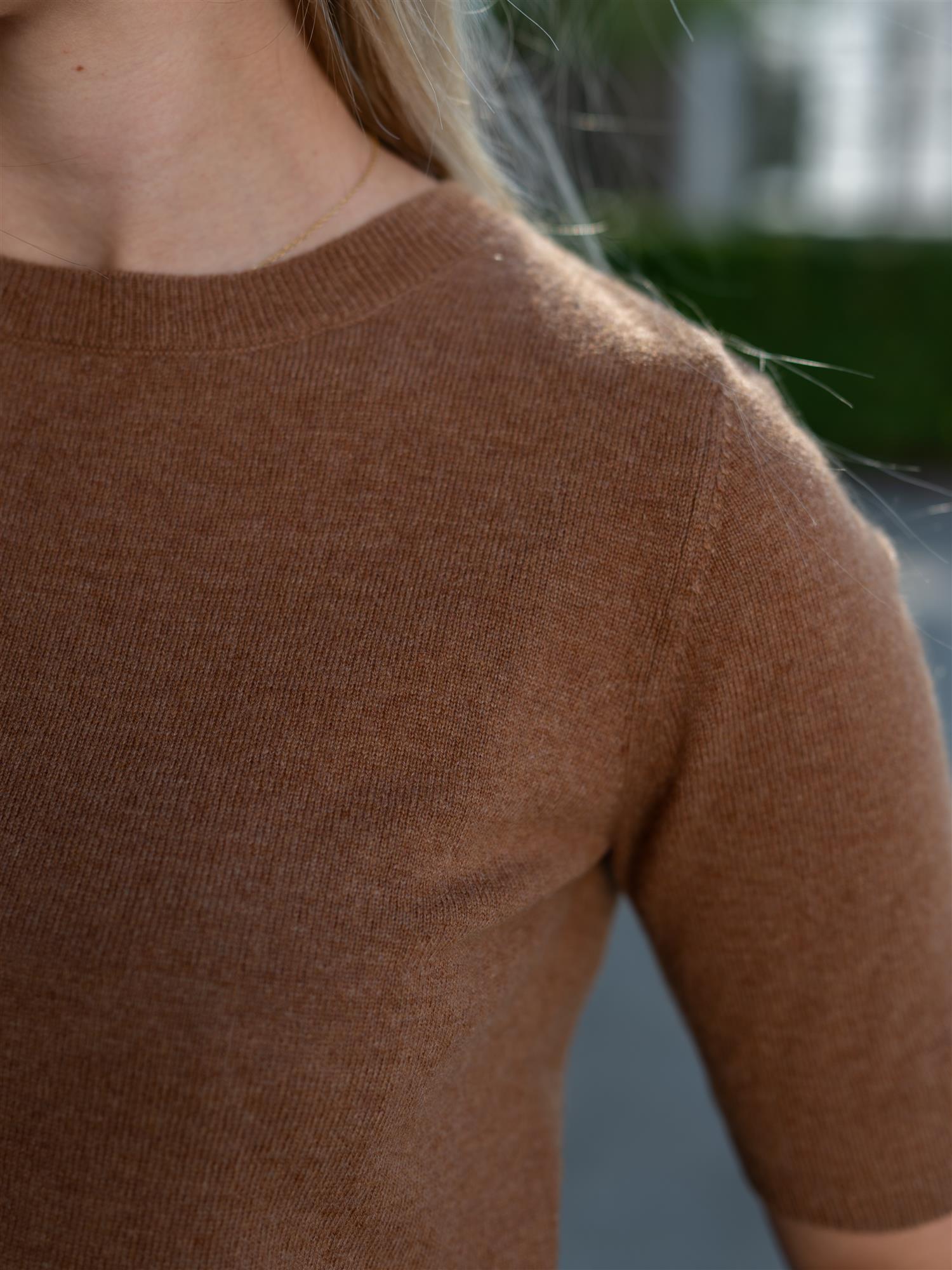 Dear Dharma Marthe Tee Camel