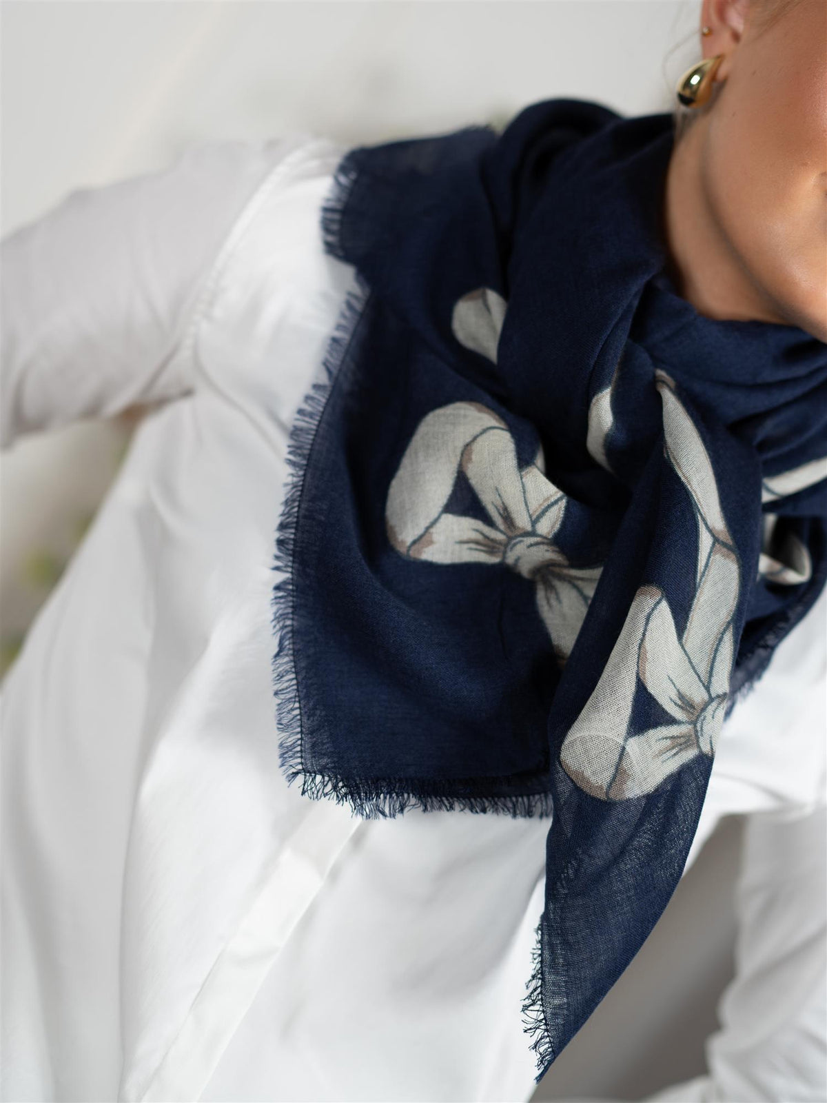 Bowtora Siw Scarf Navy Blue