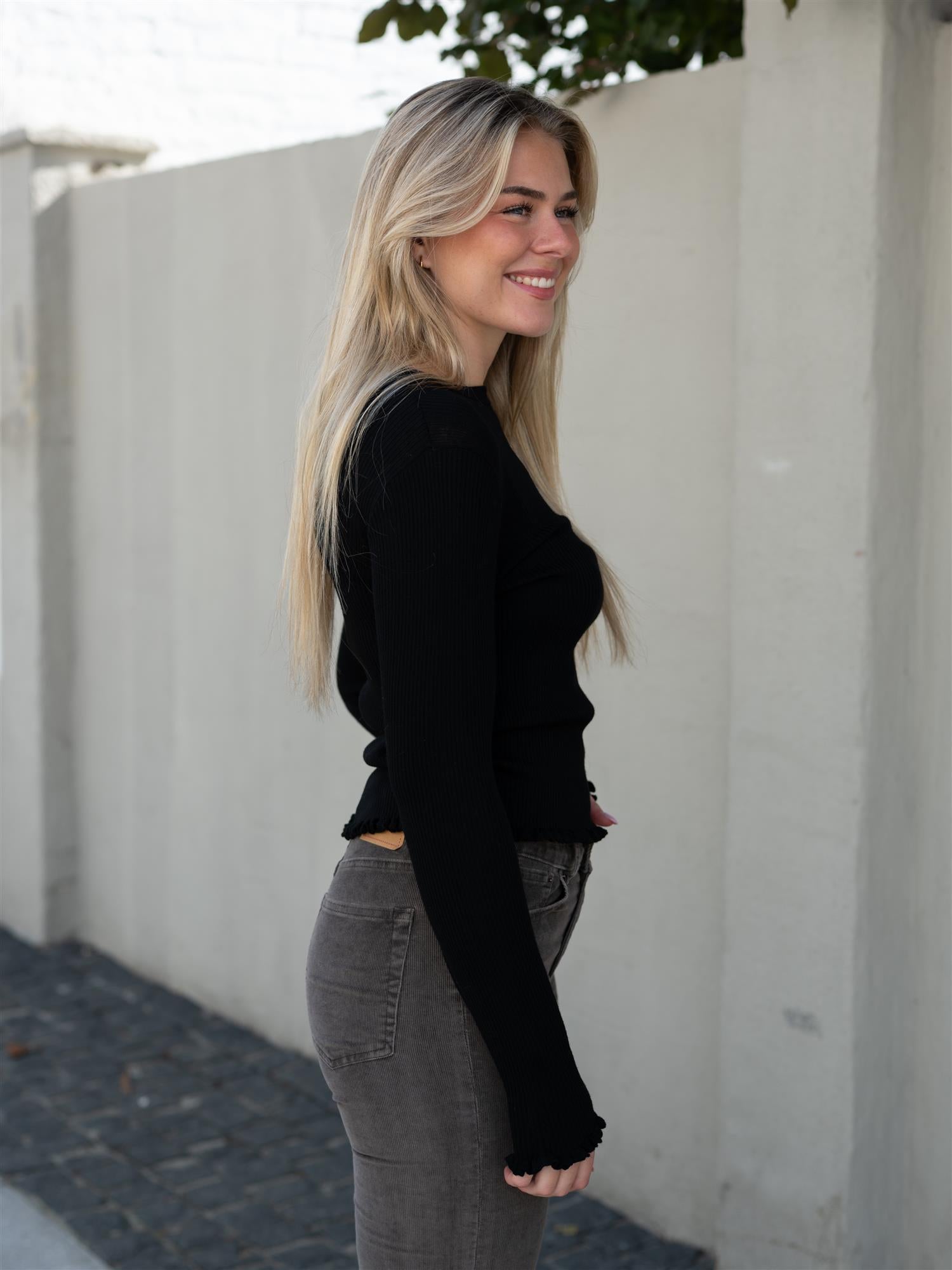 AKS LABEL Manu Merino Sweater Black