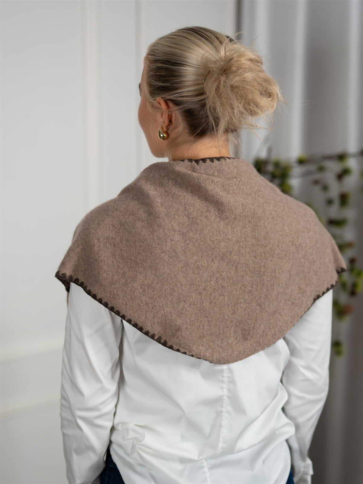 Scarf Black Edges Mink