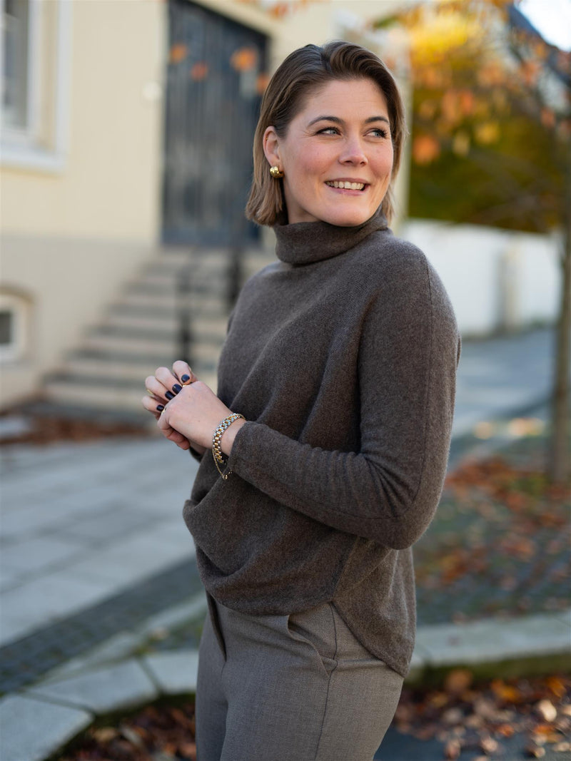 Davida Curved Turtleneck Cacao
