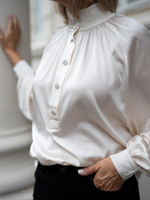 Dea Kudibal Nicola Shirt with sleeve detail Porcelain