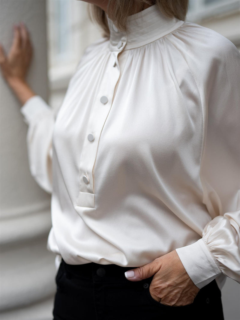 Dea Kudibal Nicola Shirt with sleeve detail Porcelain