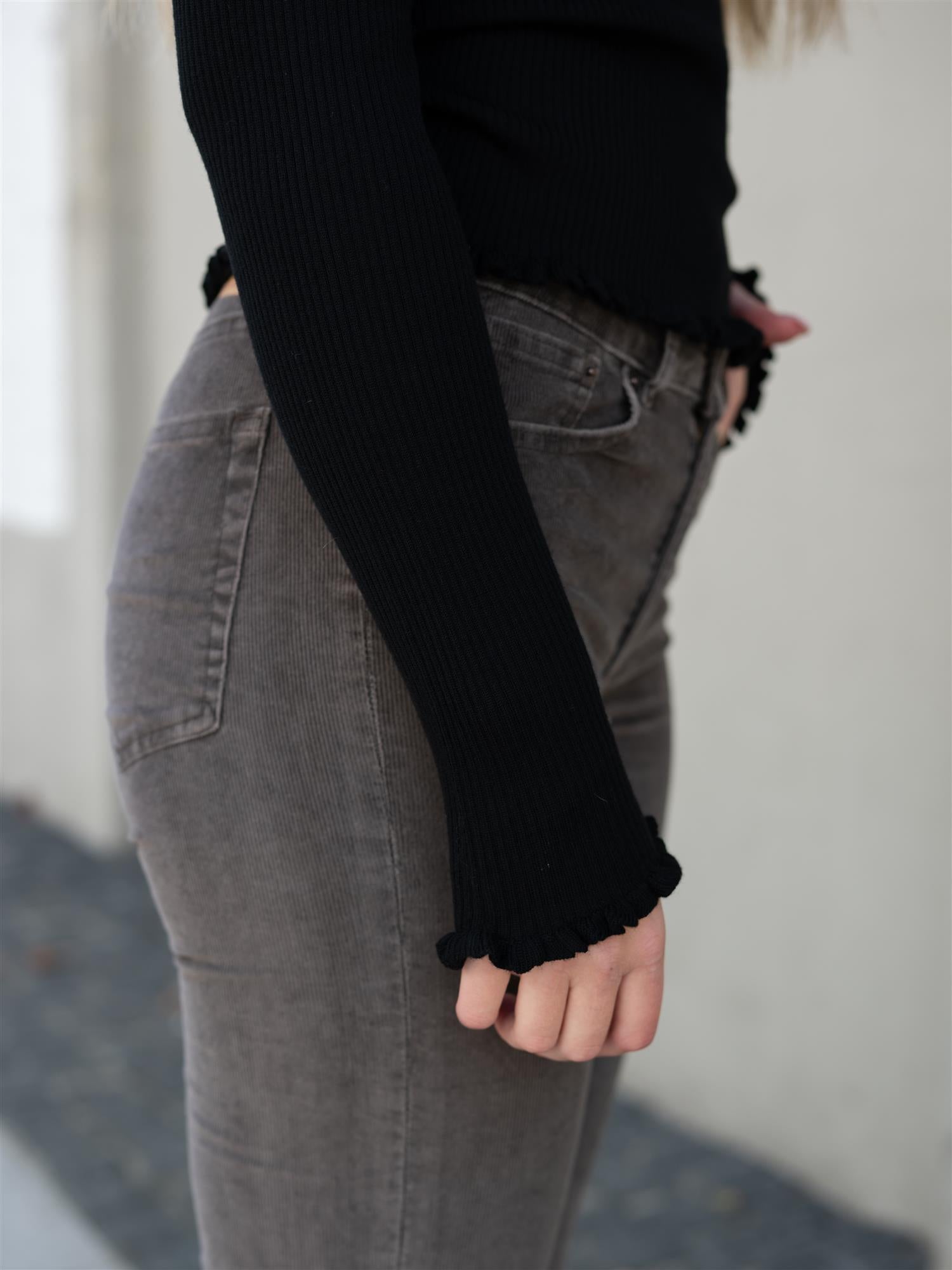 AKS LABEL Manu Merino Sweater Black