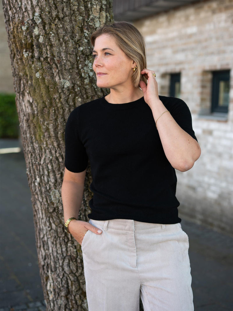 Dear Dharma Marthe Tee Black