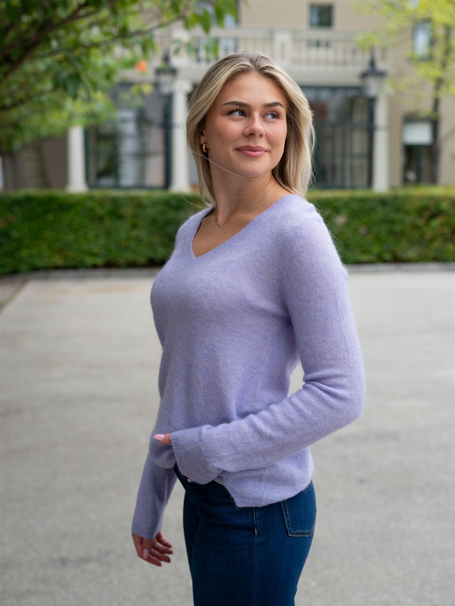 MMMape Sophia V-Neck Knit Violet Tulip