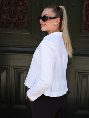 Munthe Lustona White