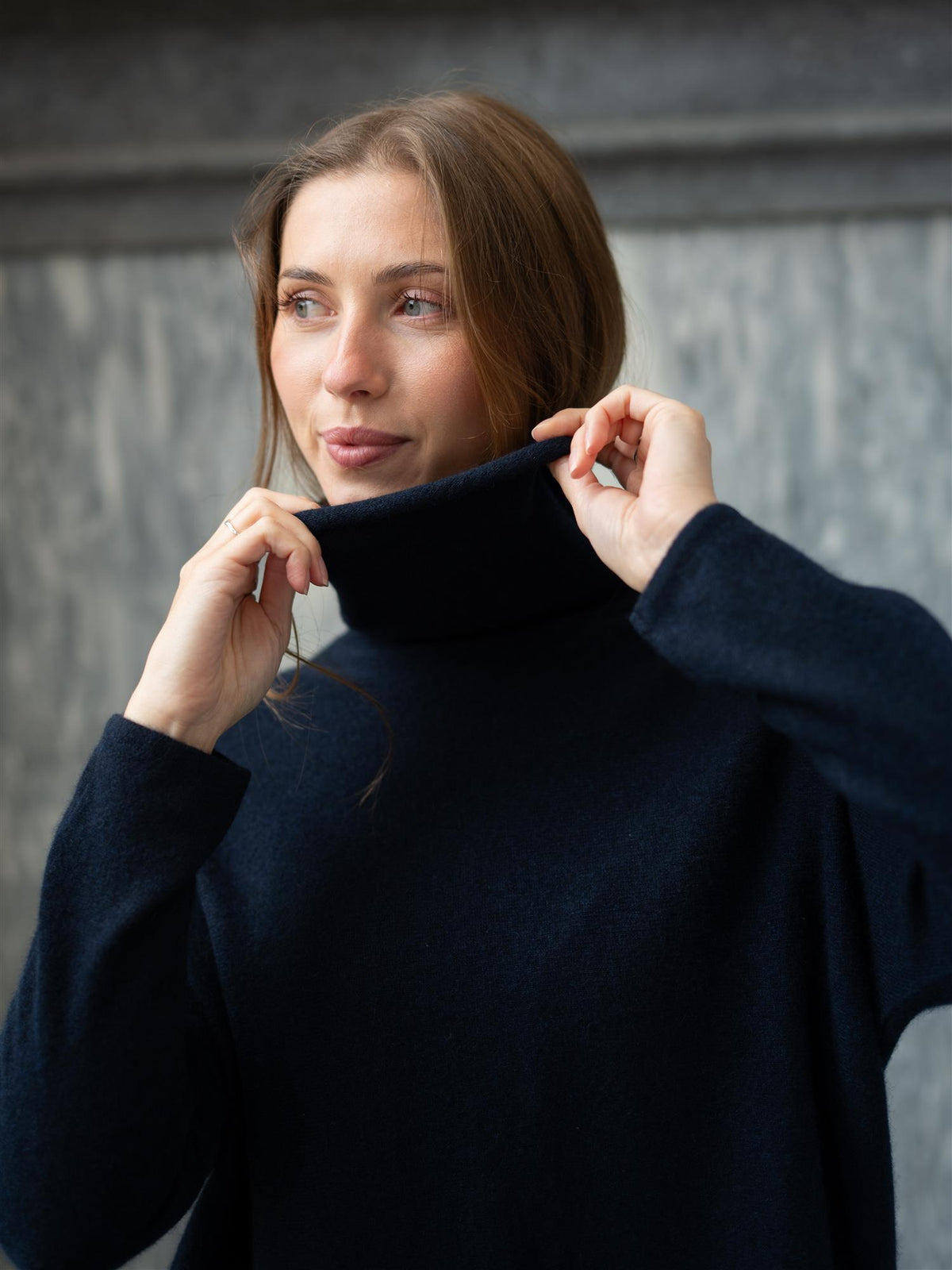 Curved Turtleneck Navy