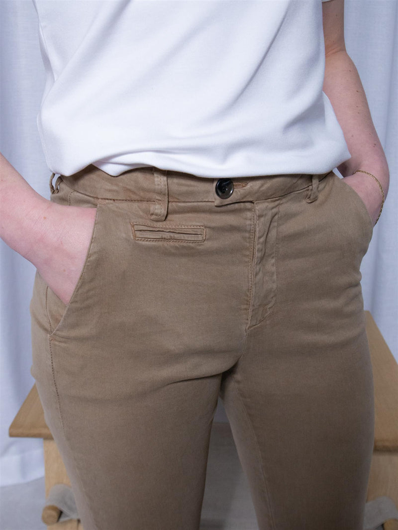 Pieszak Anika Support Chino Lead Brown