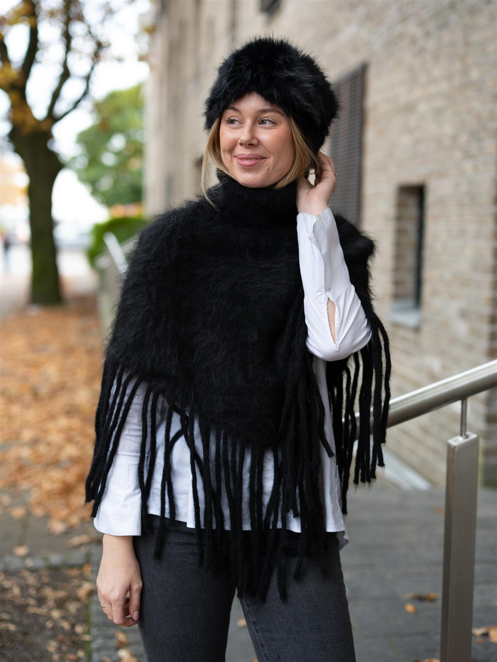 Ella&il Nikola Chunky Poncho Black