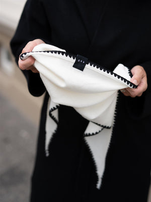 Christian Aks Mina Stitched Merino Merino Scarf Eggshell