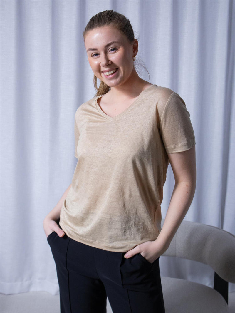 Gant Reg Linen V-Neck SS T-Shirt Dry Sand