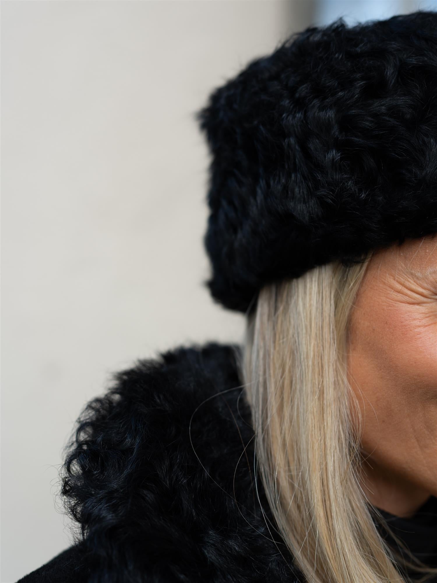 Alessia Shearling Hat Black