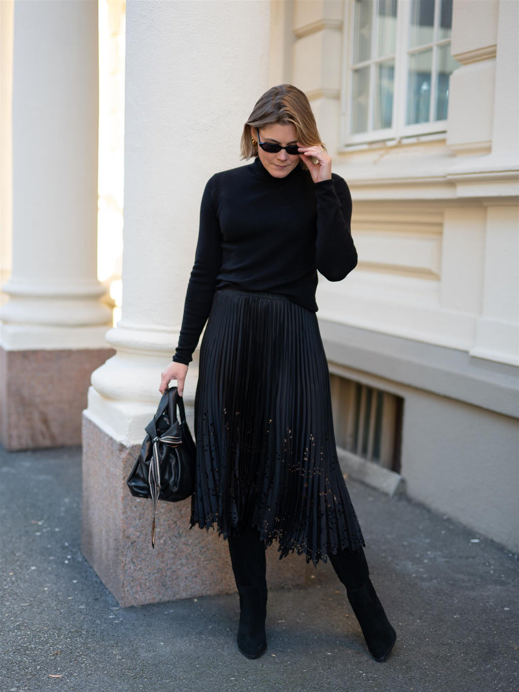 Munthe Rustali Black
