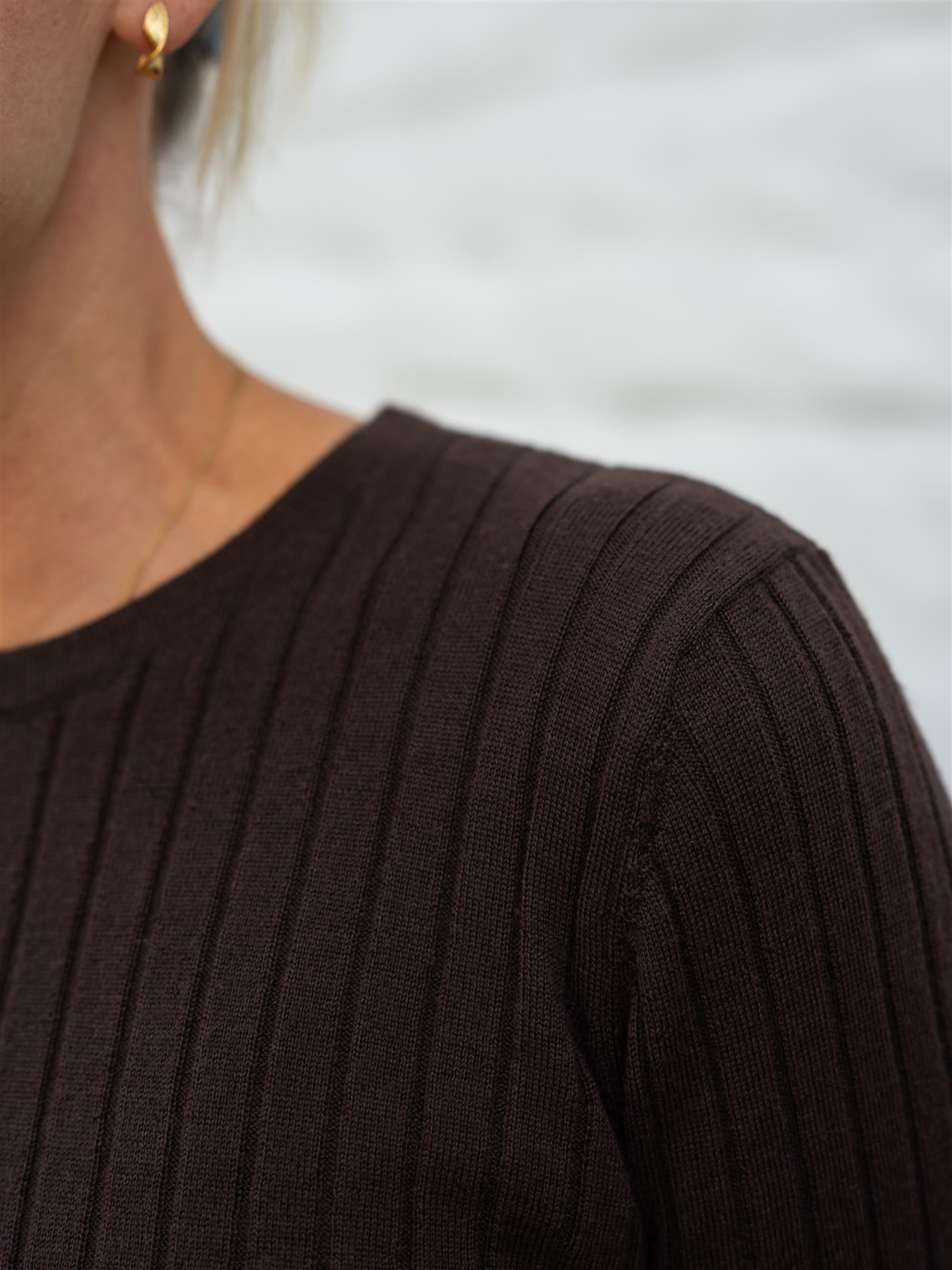 ONE and OTHER Henny Sweater Espresso