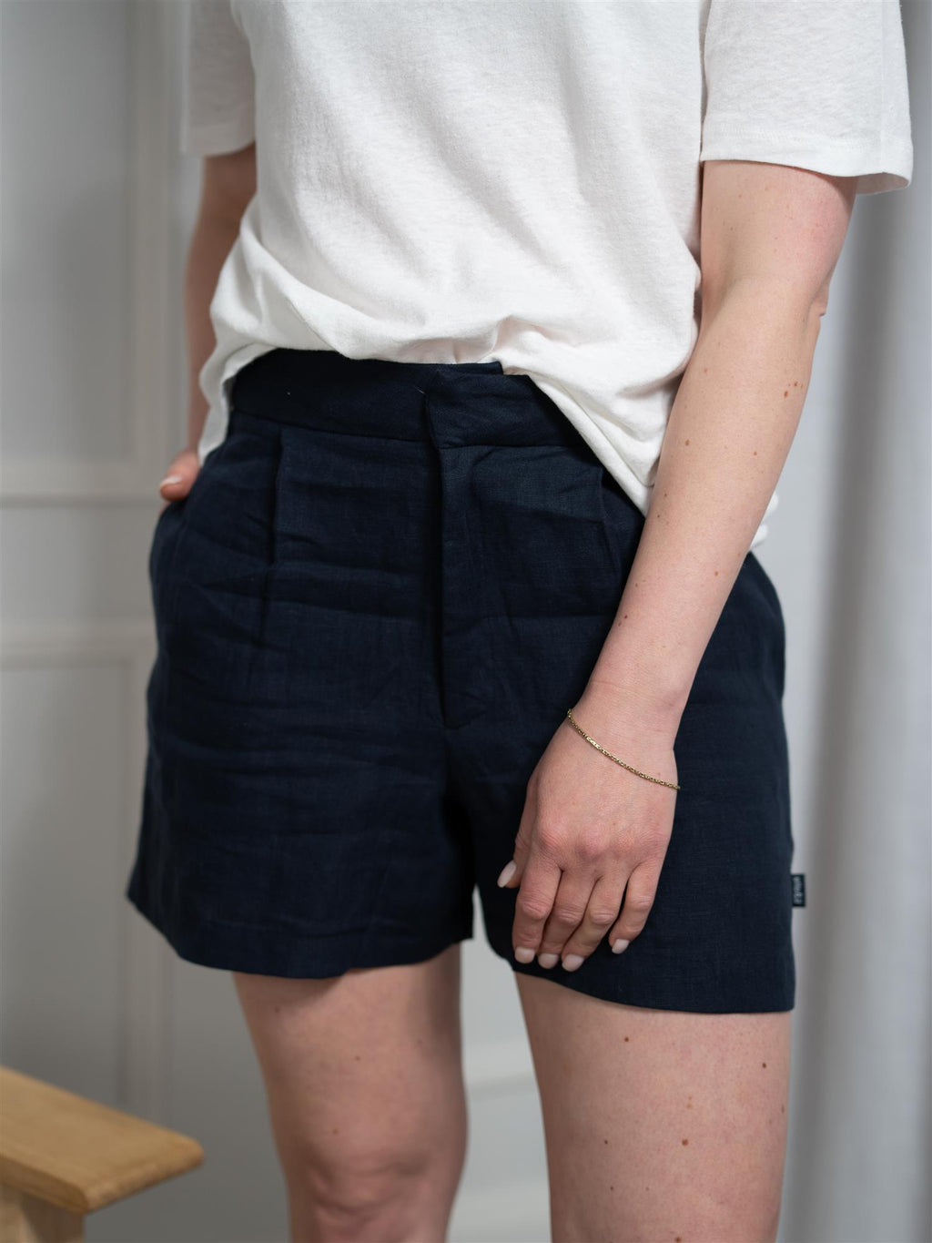 Ella&il Freya Solid Linen Shorts Navy