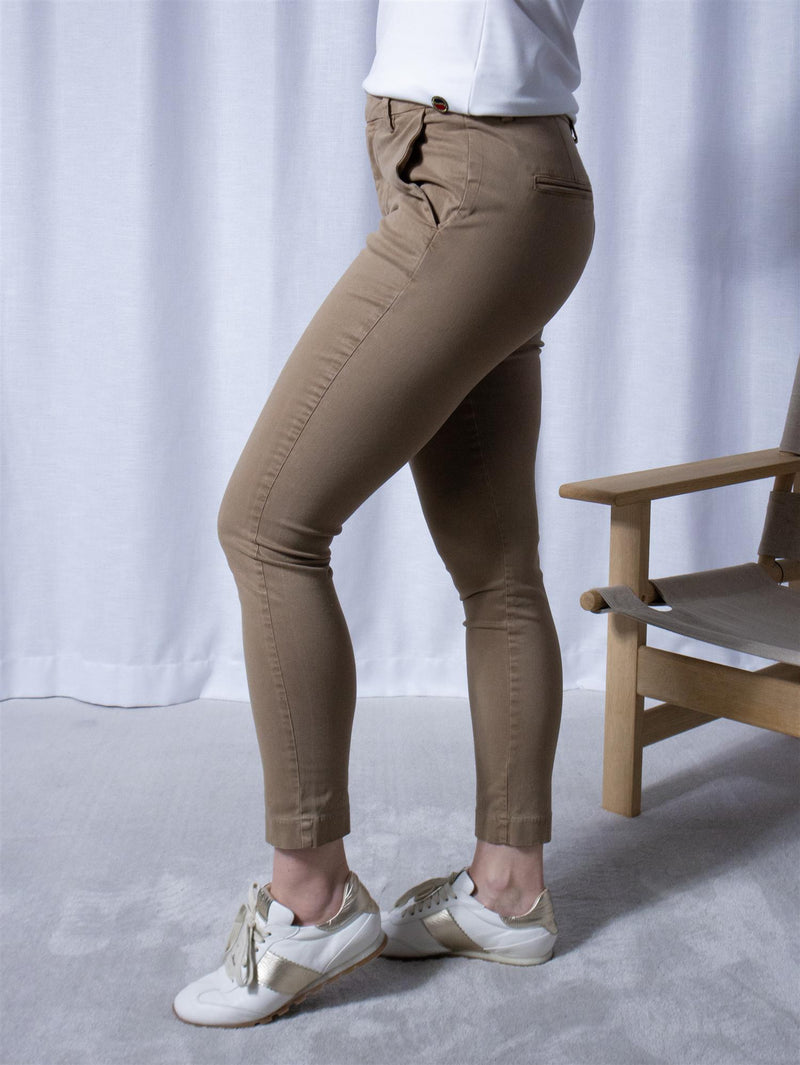 Pieszak Anika Support Chino Lead Brown