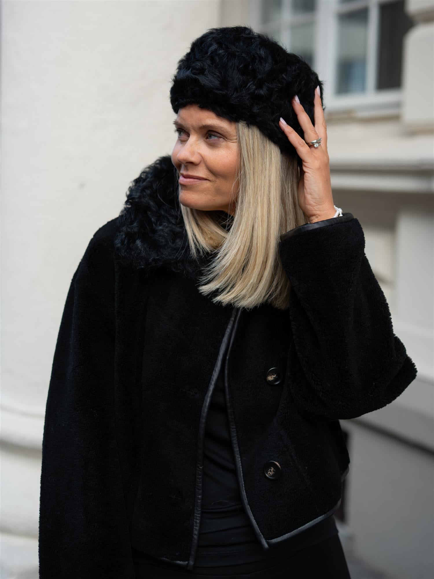 Alessia Shearling Hat Black