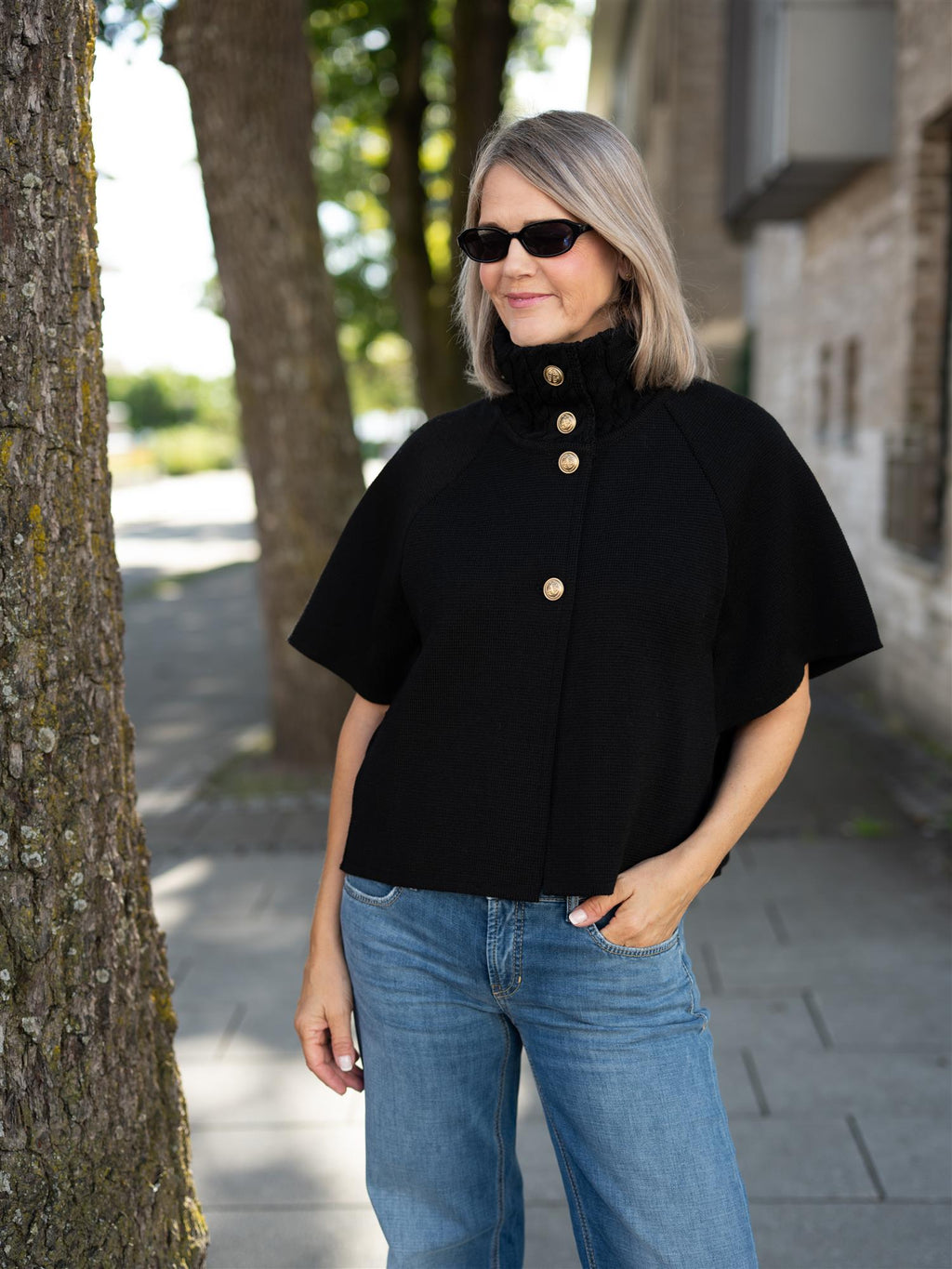Busnel Lisalou Cable Knit Black Cape