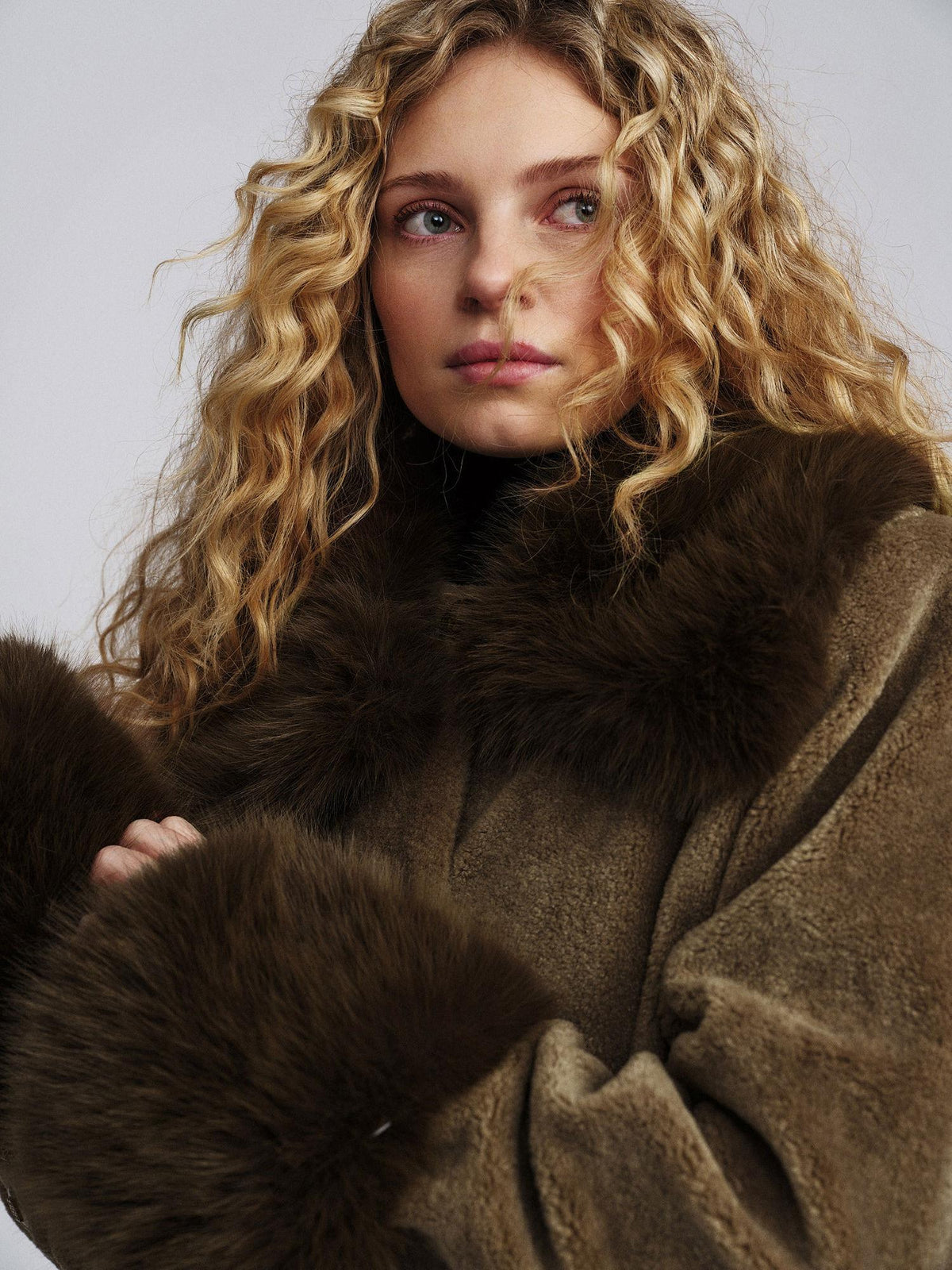 Dina Fake Fur Collar Brown