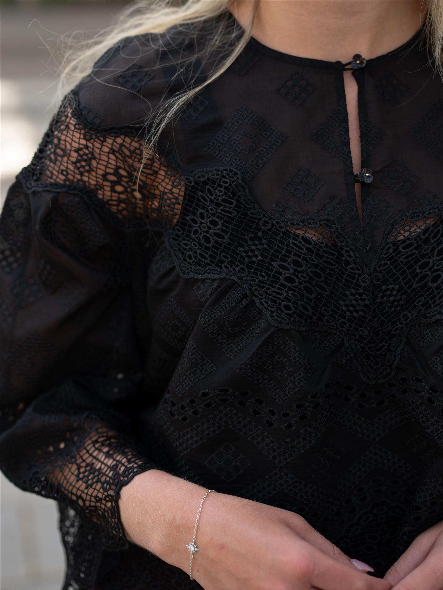 Munthe Valiance Black