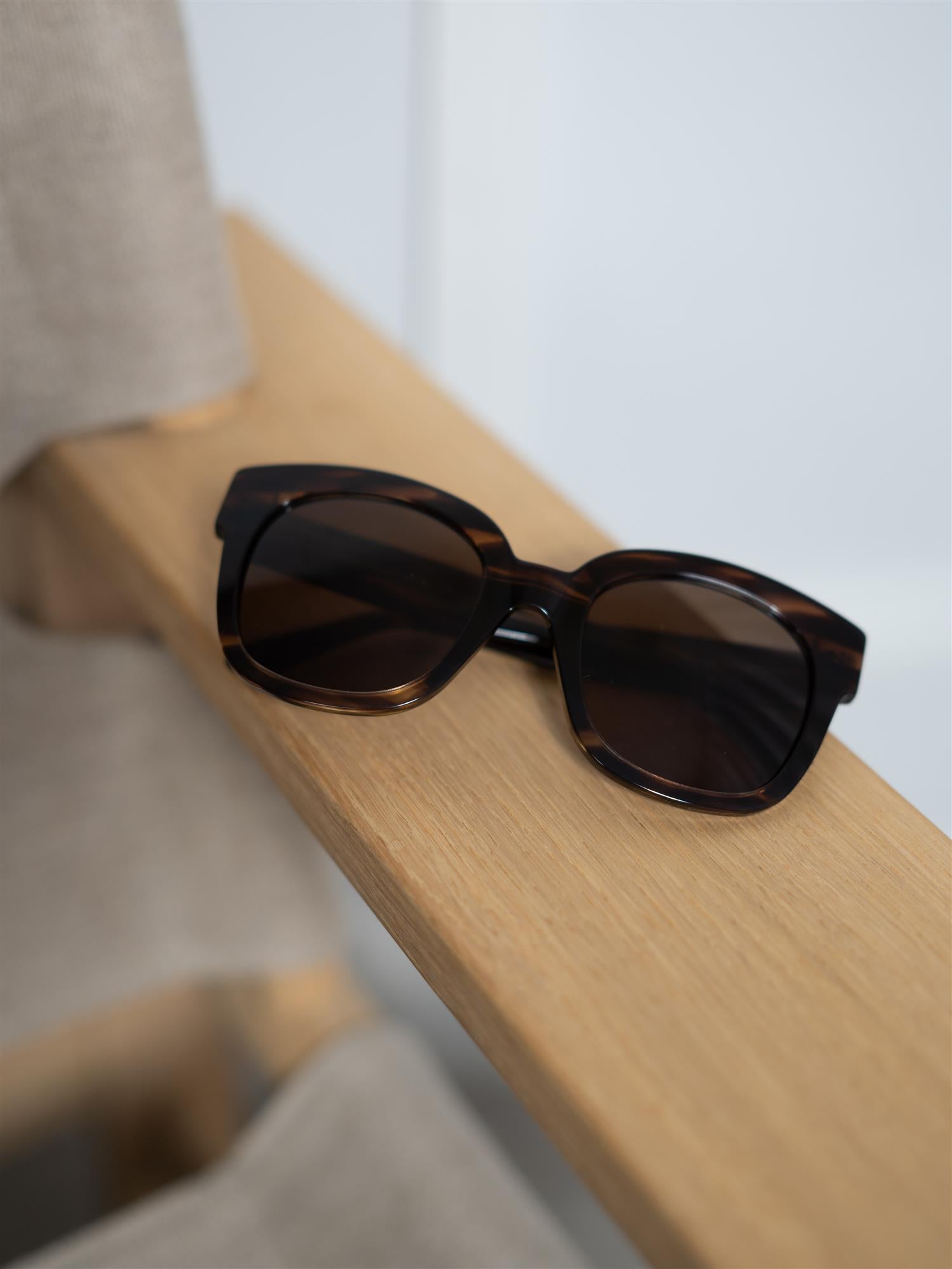 Glas Chloe Dark Brown