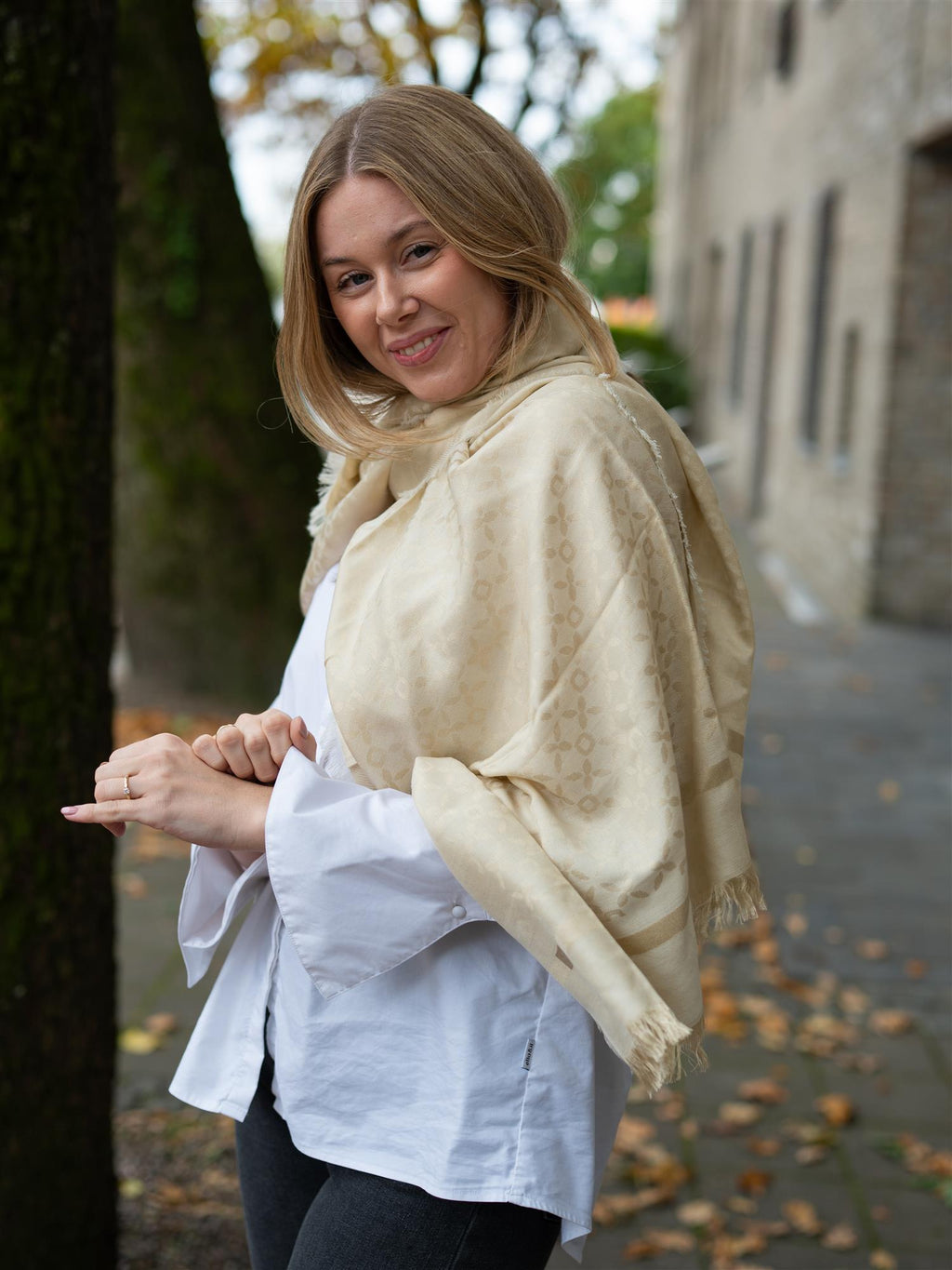 Mala Alisha Clyde Ivory