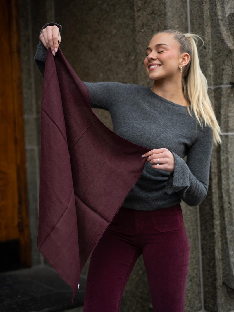 c Cashma Small Scarf Burgundy
