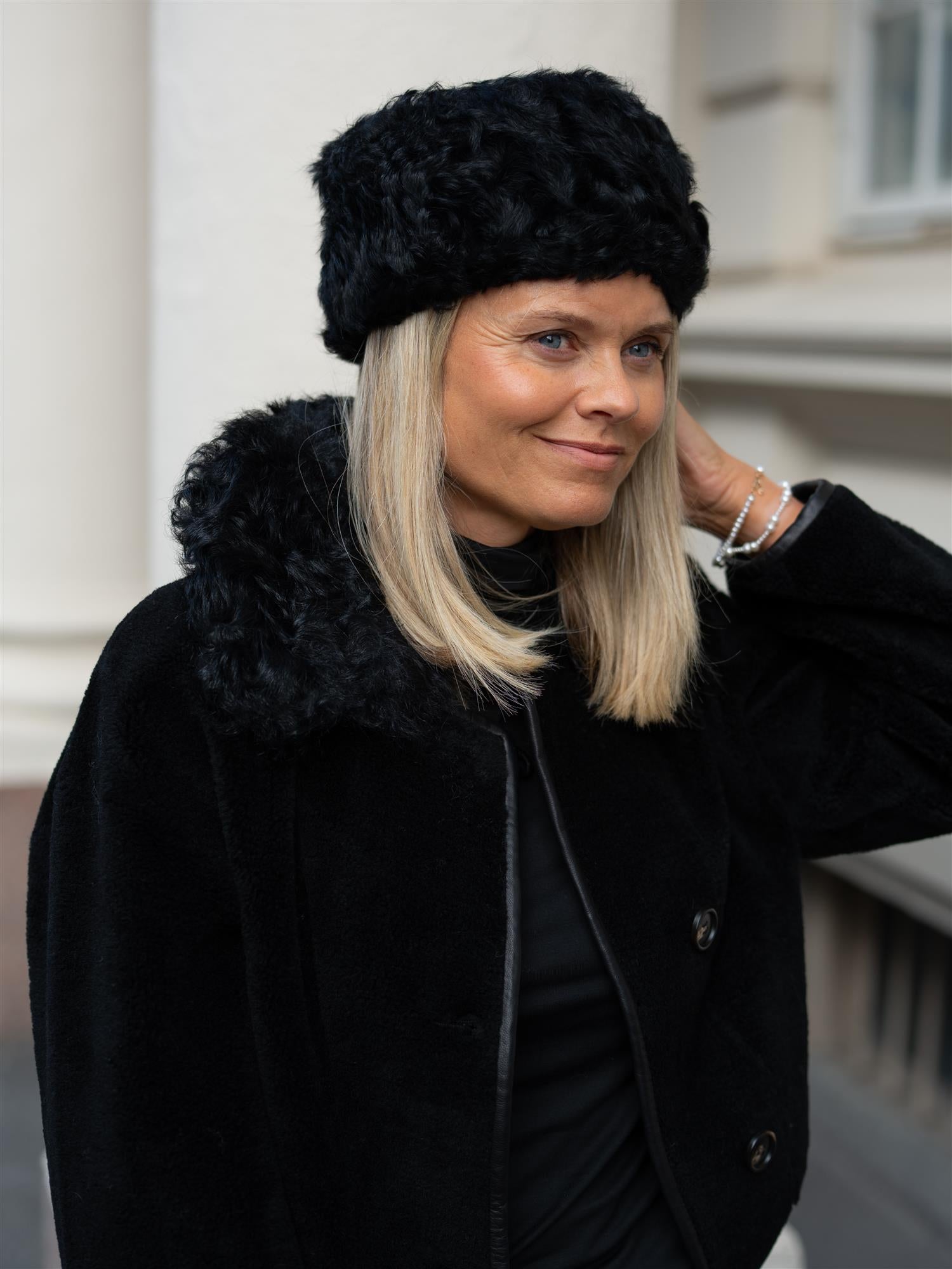 Alessia Shearling Hat Black