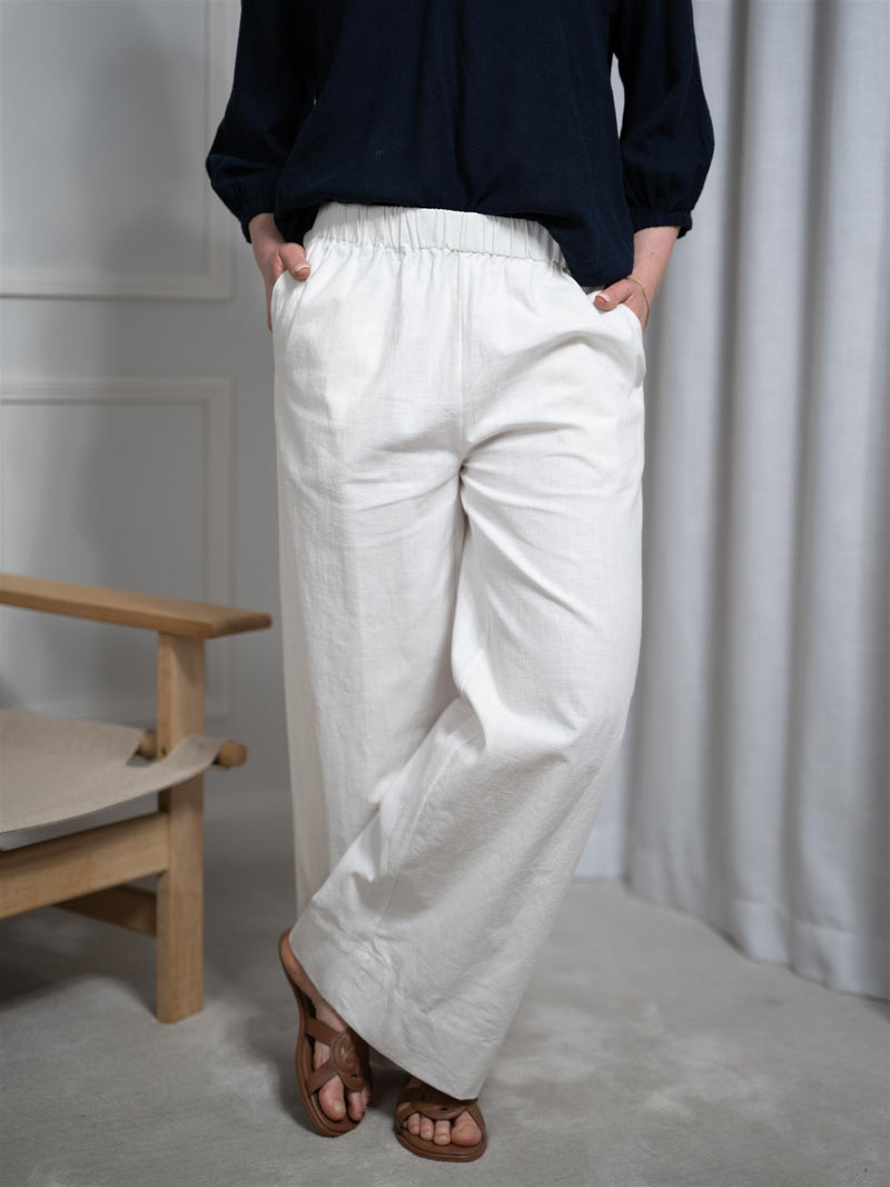 Christian Aks Luna Linen Trouser White